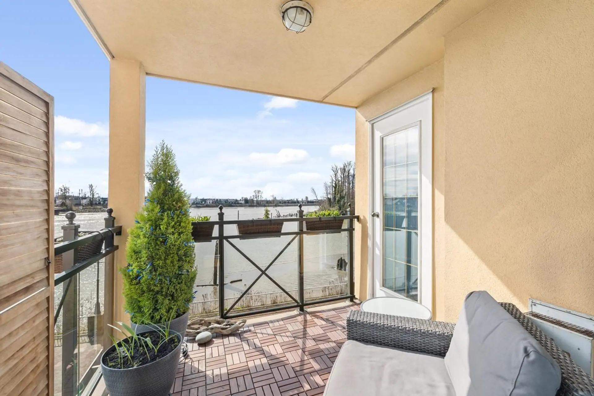 #312 6 Renaissance Square - Image 12