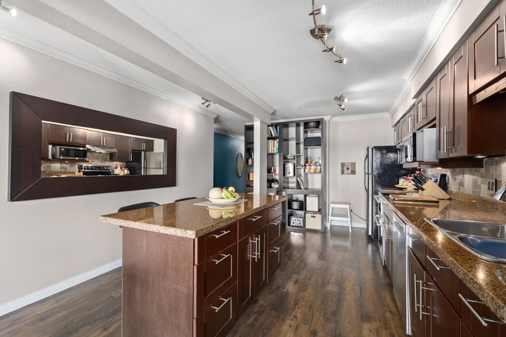 #312 6 Renaissance Square - Image 7
