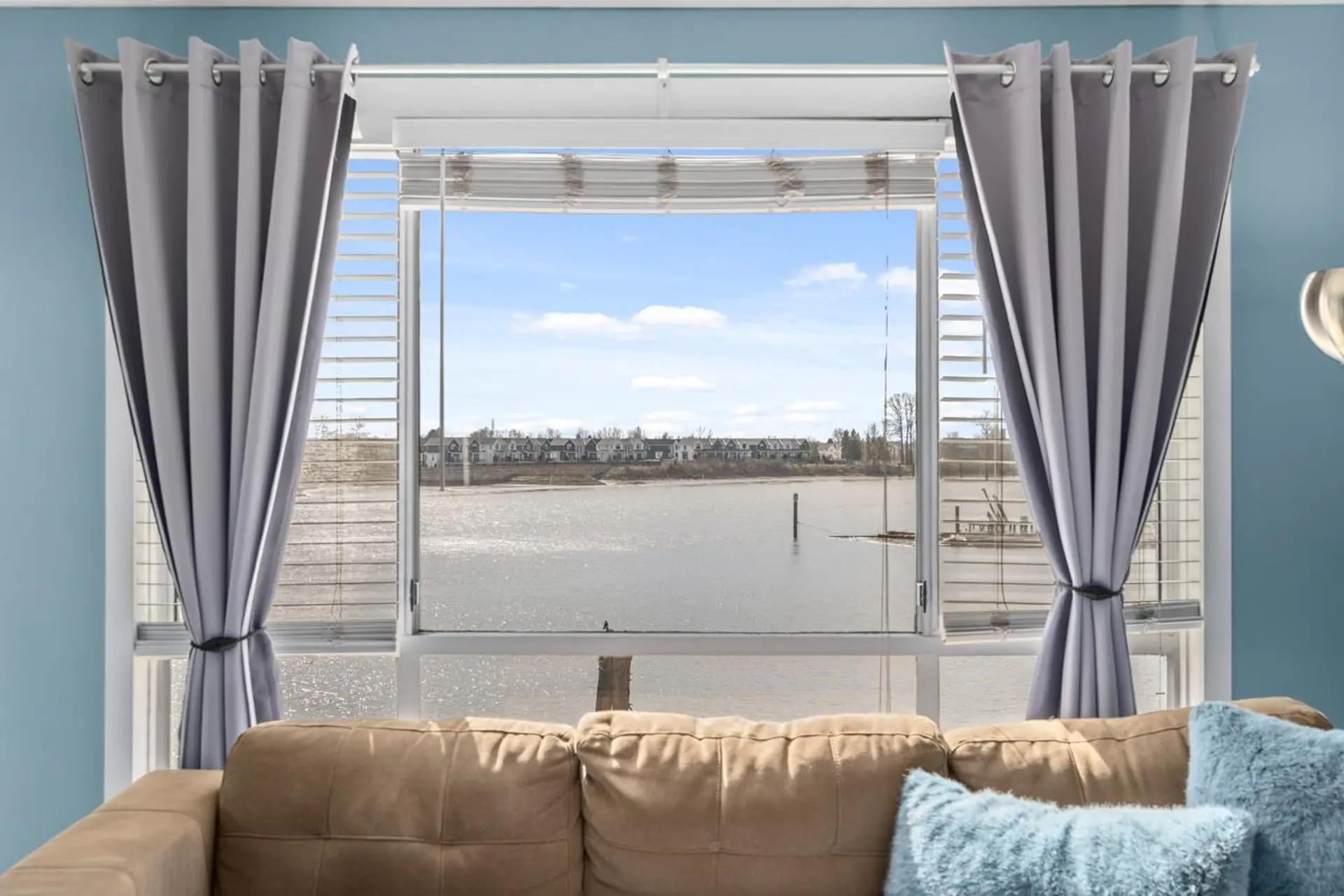#312 6 Renaissance Square - Image 3