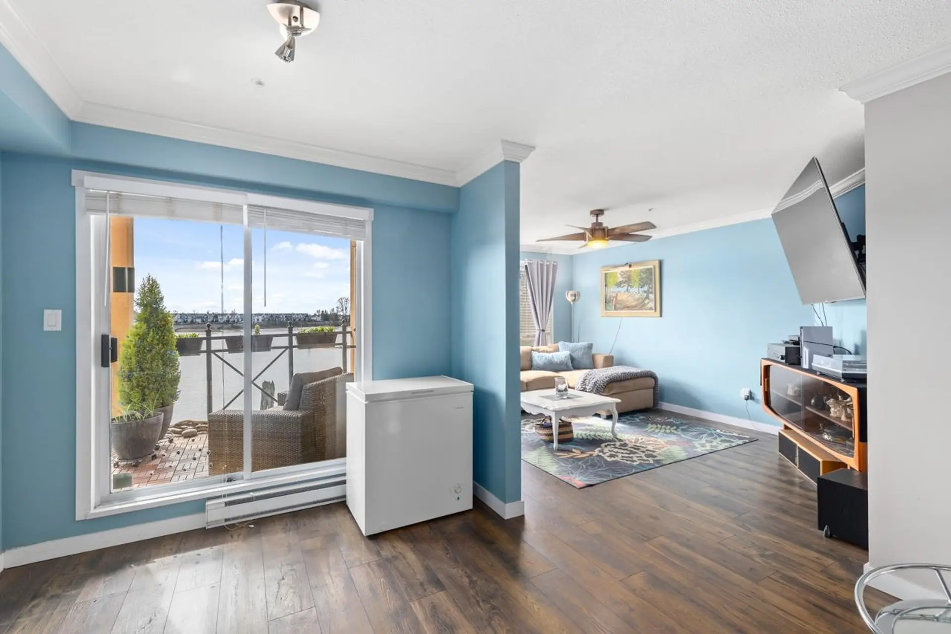 #312 6 Renaissance Square - Image 5