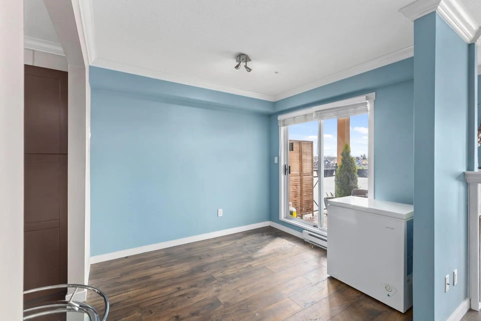 #312 6 Renaissance Square - Image 4