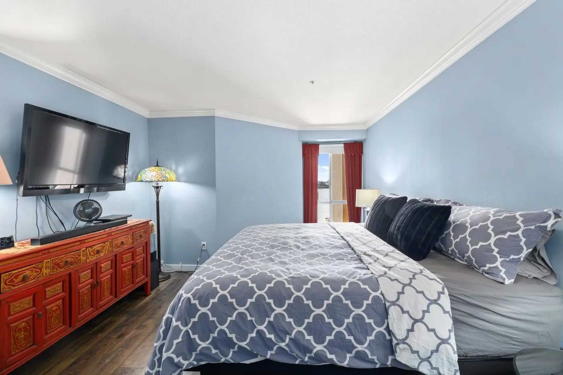#312 6 Renaissance Square - Image 8