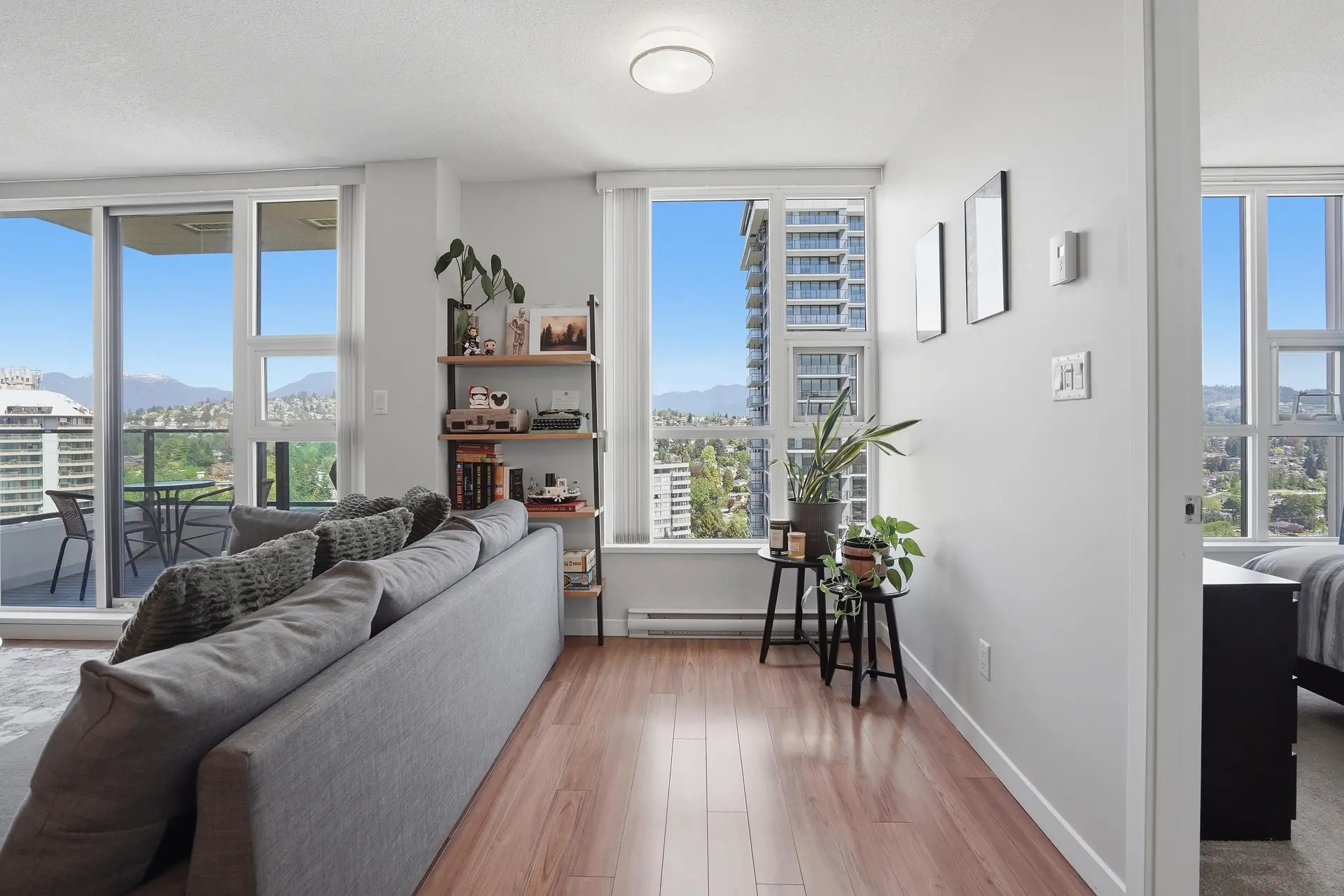 #2605 2232 Douglas Road - Image 6