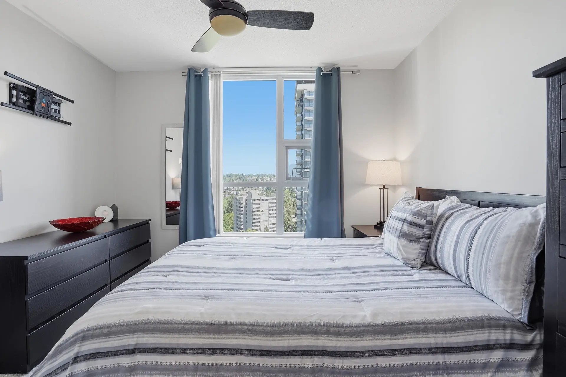 #2605 2232 Douglas Road - Image 9