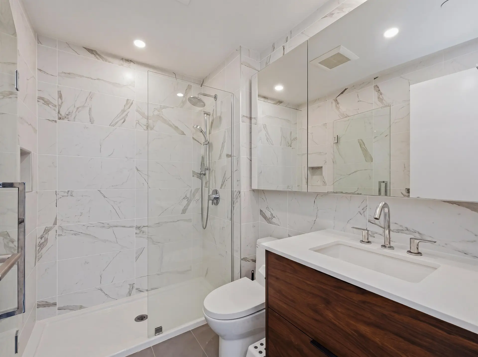 #2209 4711 Hazel Street - Image 15