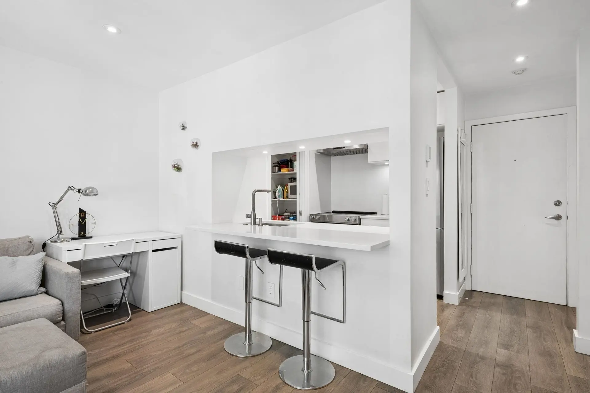 #302 555 W 14th Avenue - Image 7