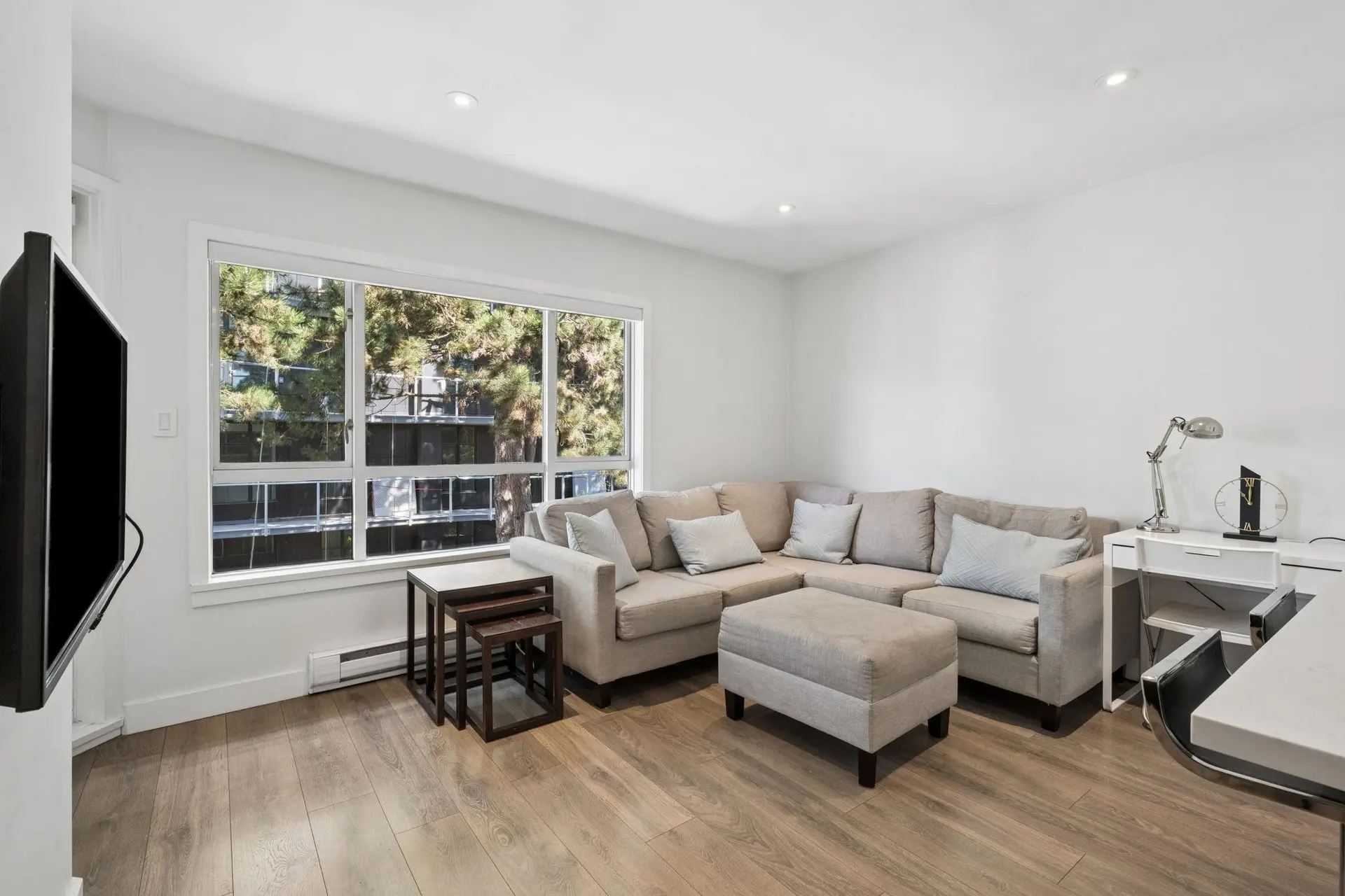 #302 555 W 14th Avenue - Image 1