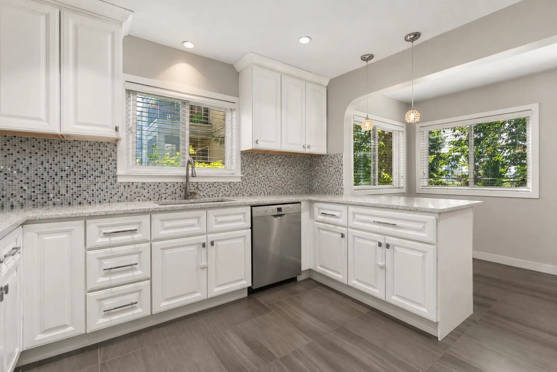 212 Mowat Street - Image 7