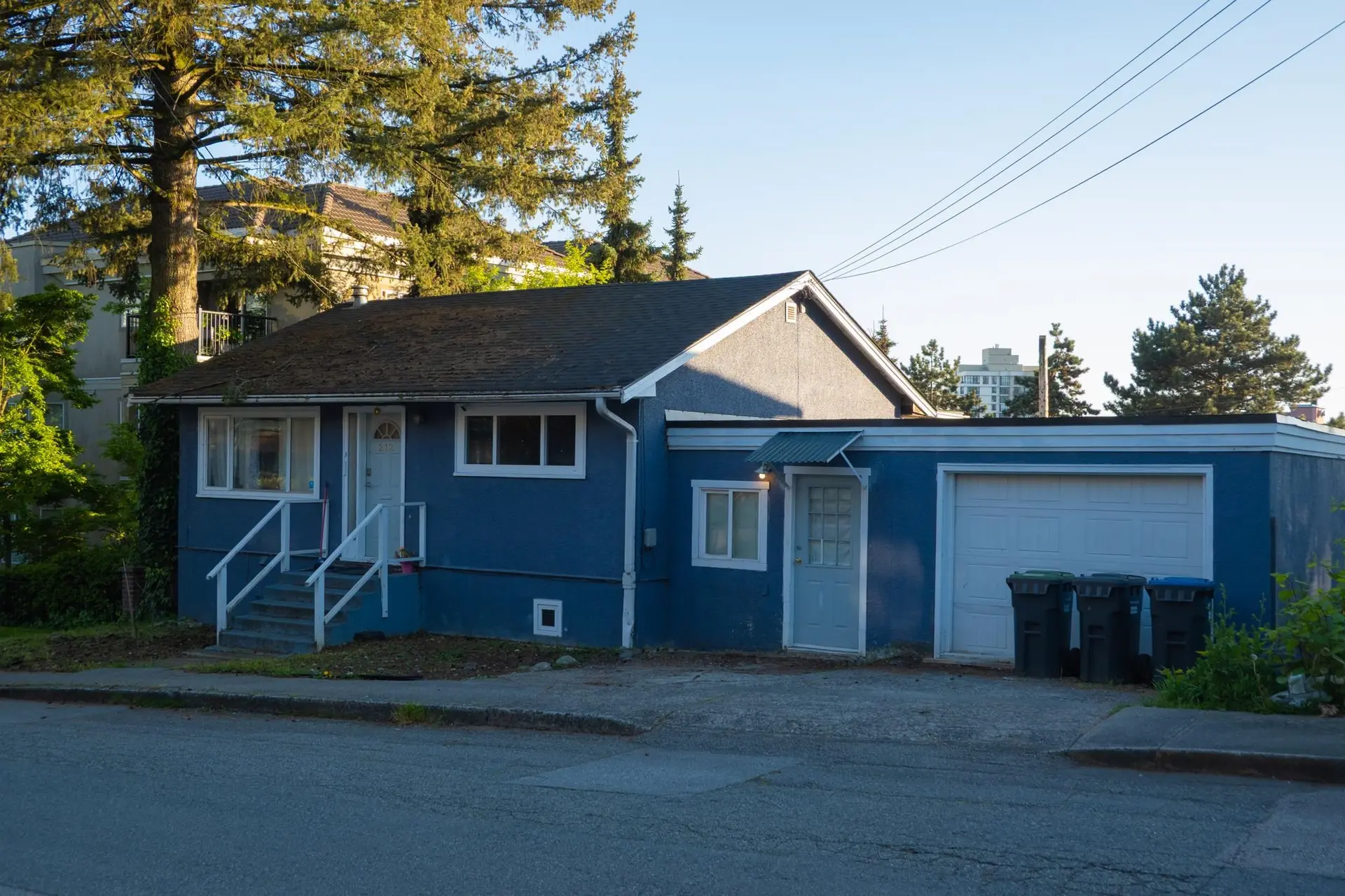 212 Mowat Street - Image 5
