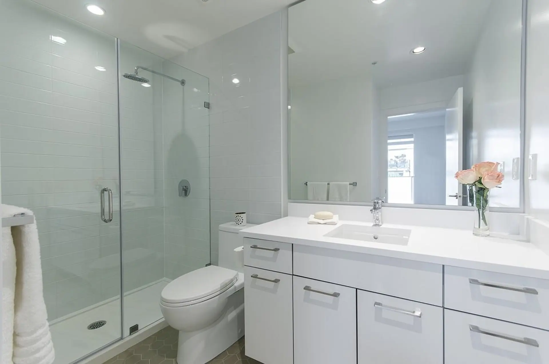 #315 711 W 14th Street - Image 9