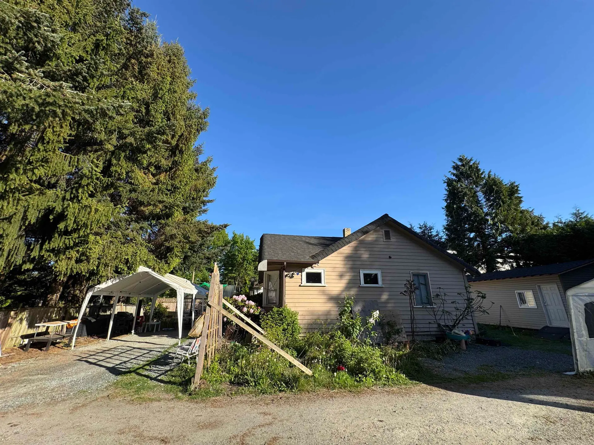 2127 King George Boulevard - Image 4