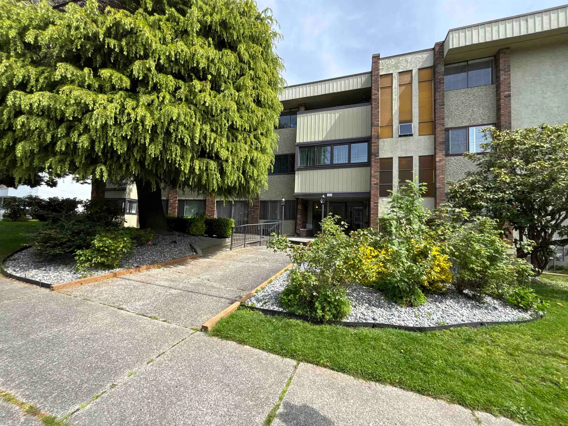 #201 1320 Fir Street - Image 2