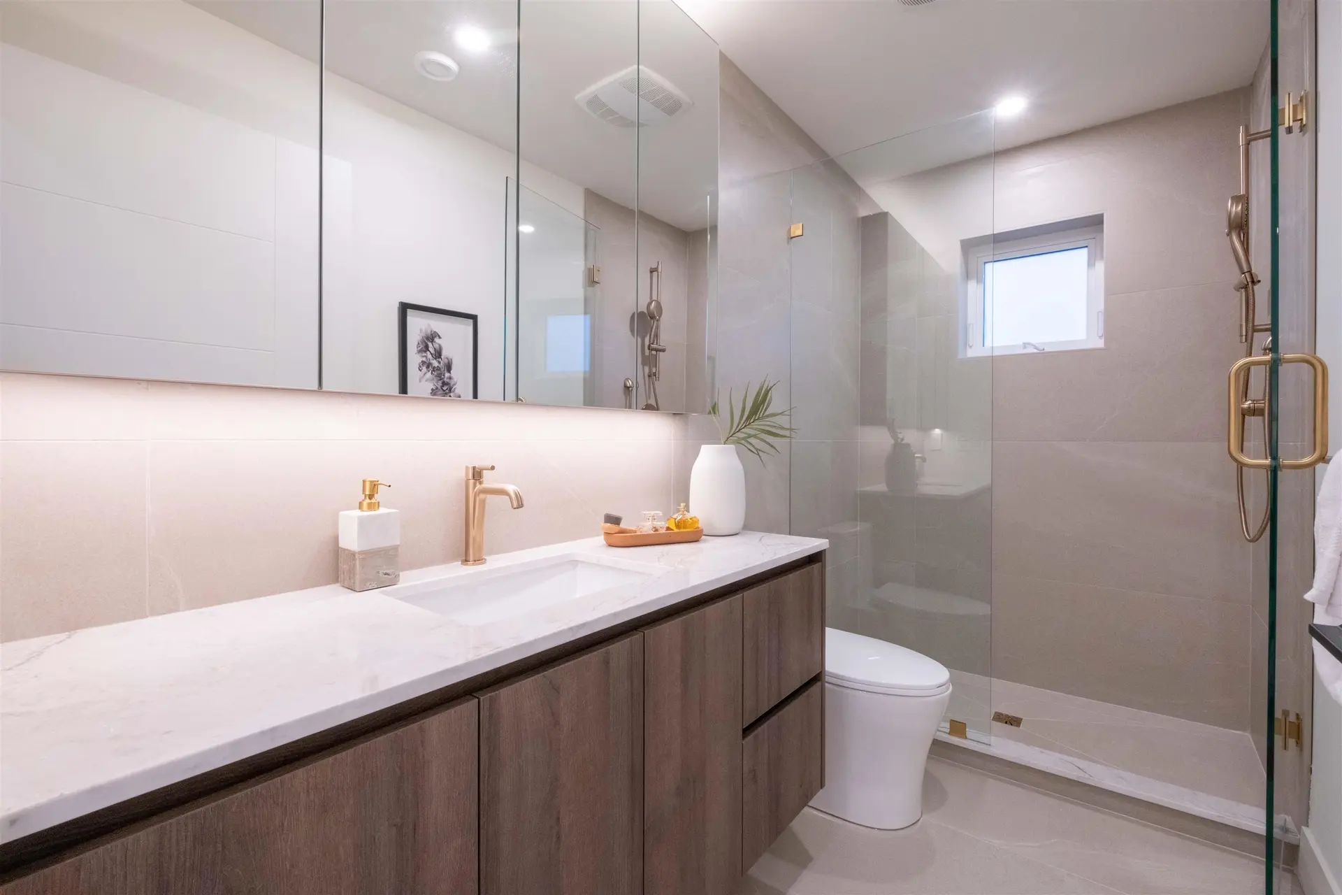 2665 E Pender Street - Image 12