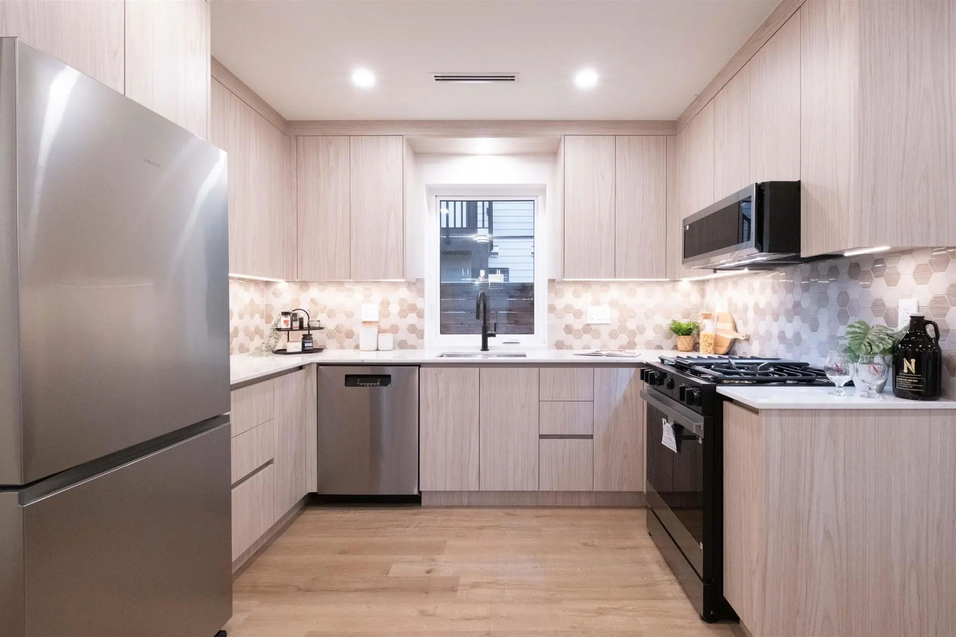 2665 E Pender Street - Image 9