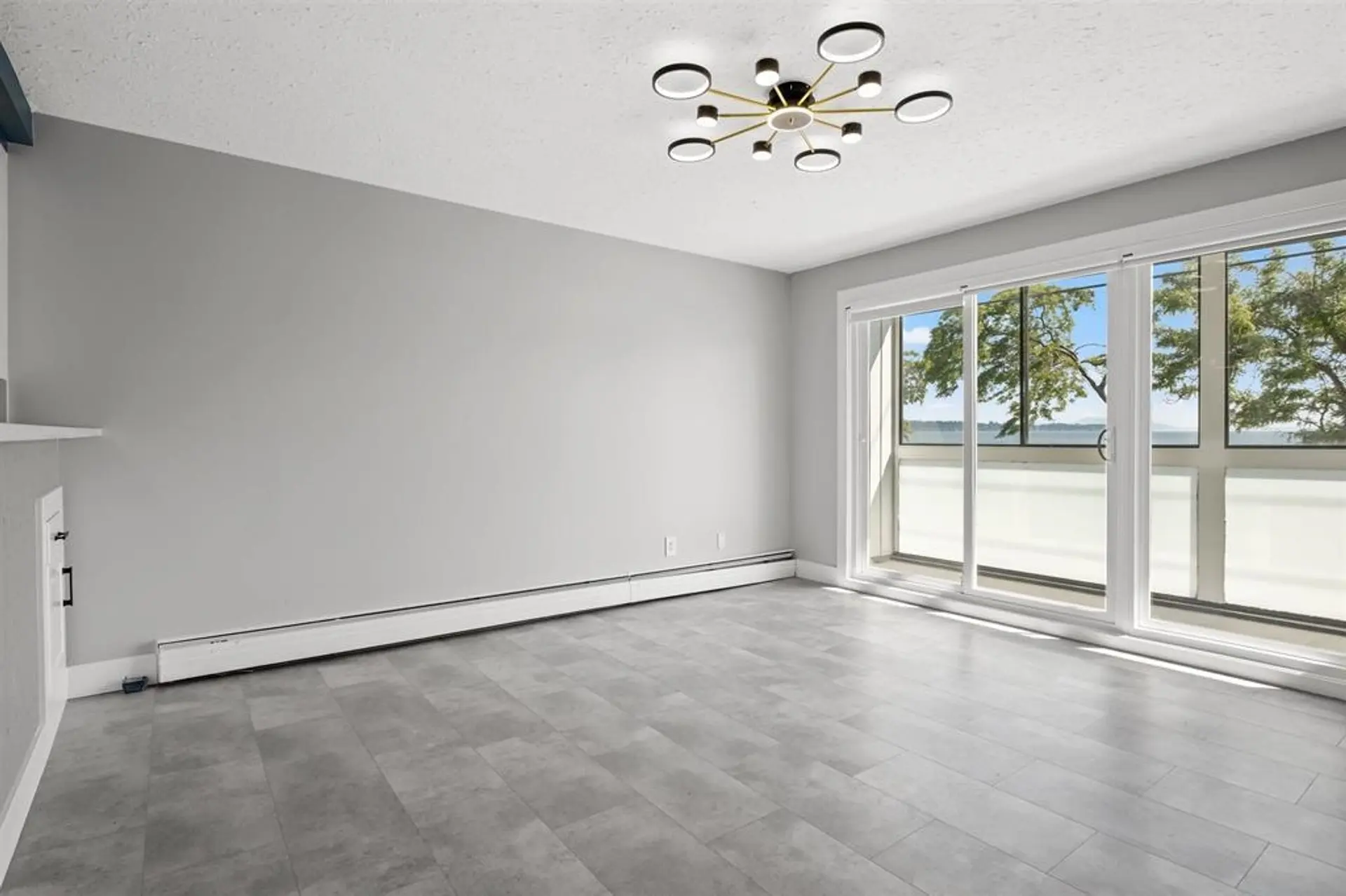 #110 14881 Marine Drive - Image 4