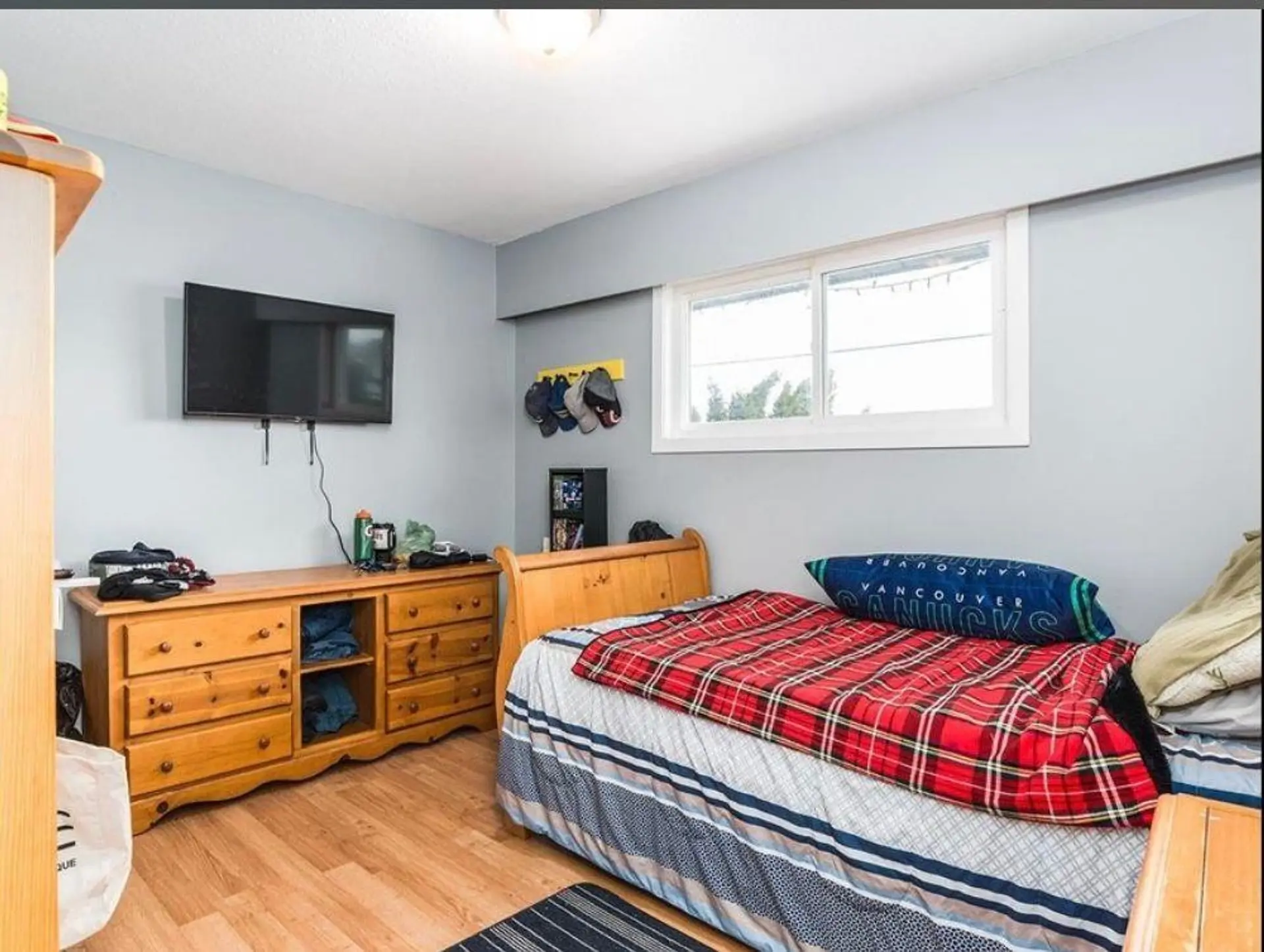 8565 Broadway - Image 6