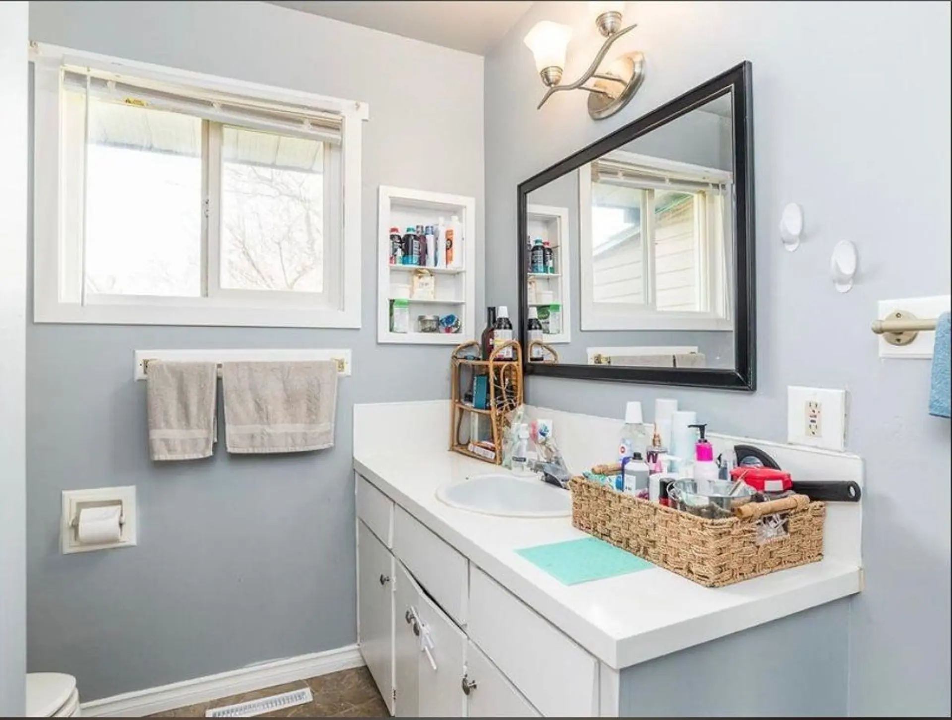 8565 Broadway - Image 4