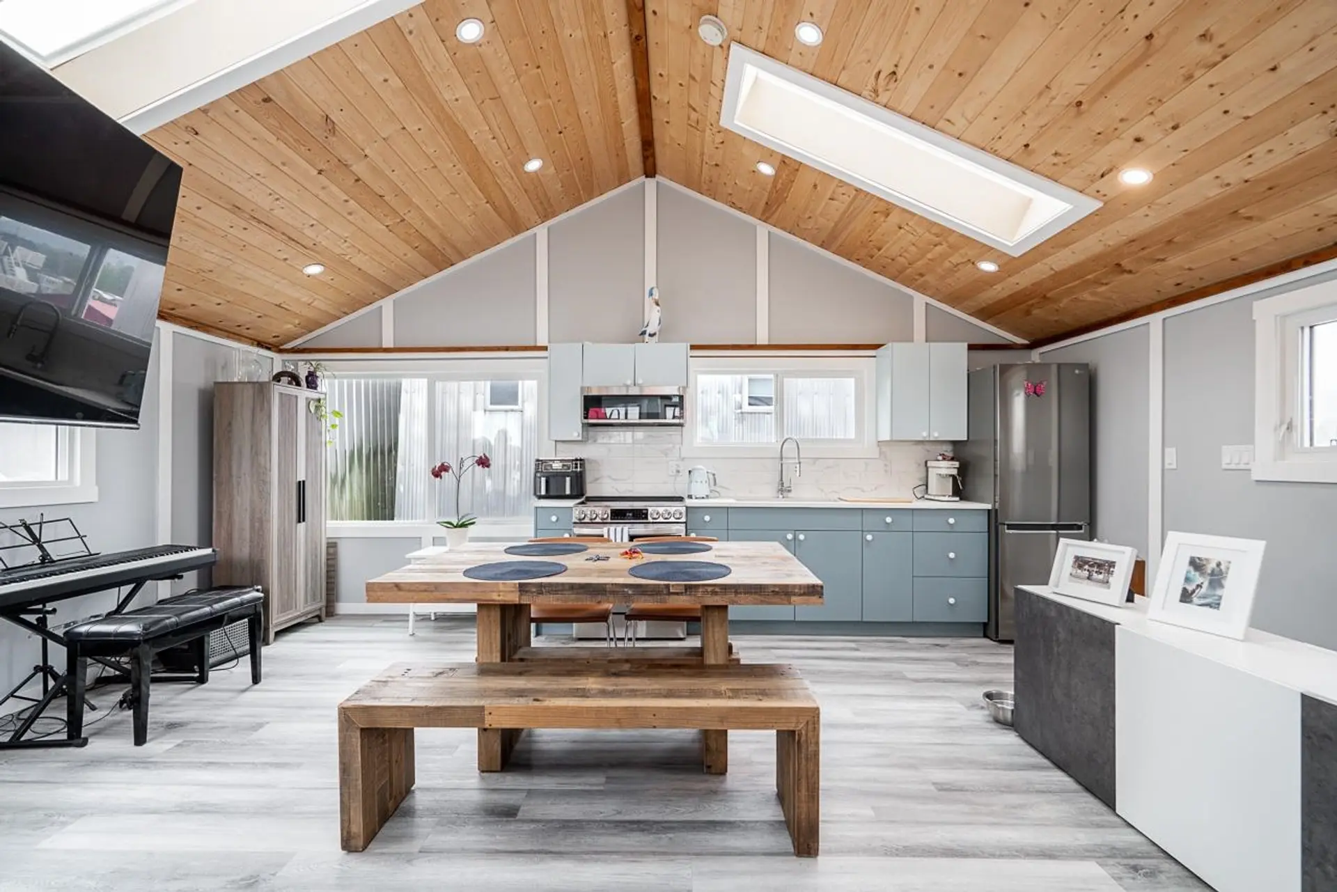 #A24 415 Esplanade - Image 9
