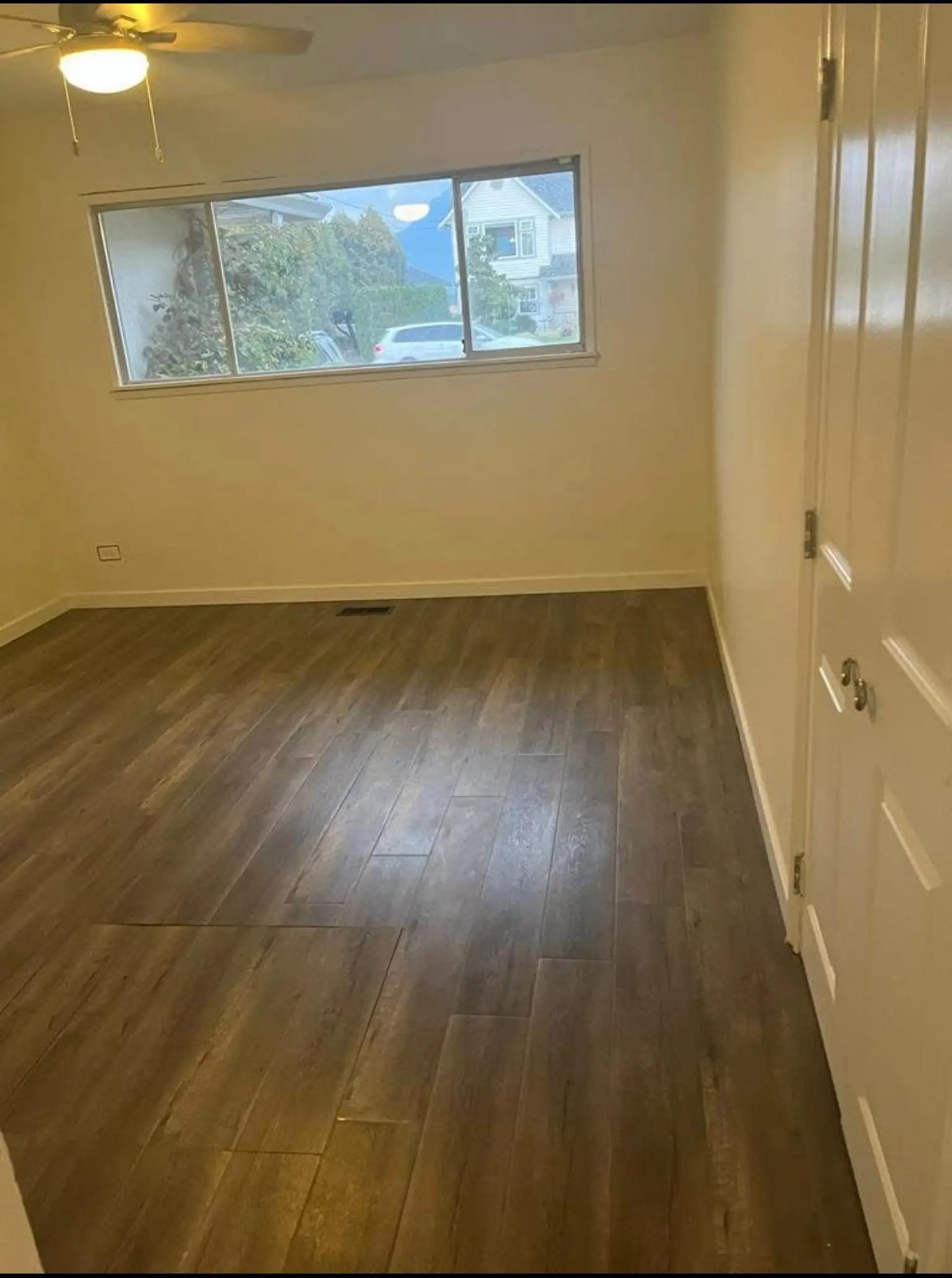 8561 Broadway - Image 2