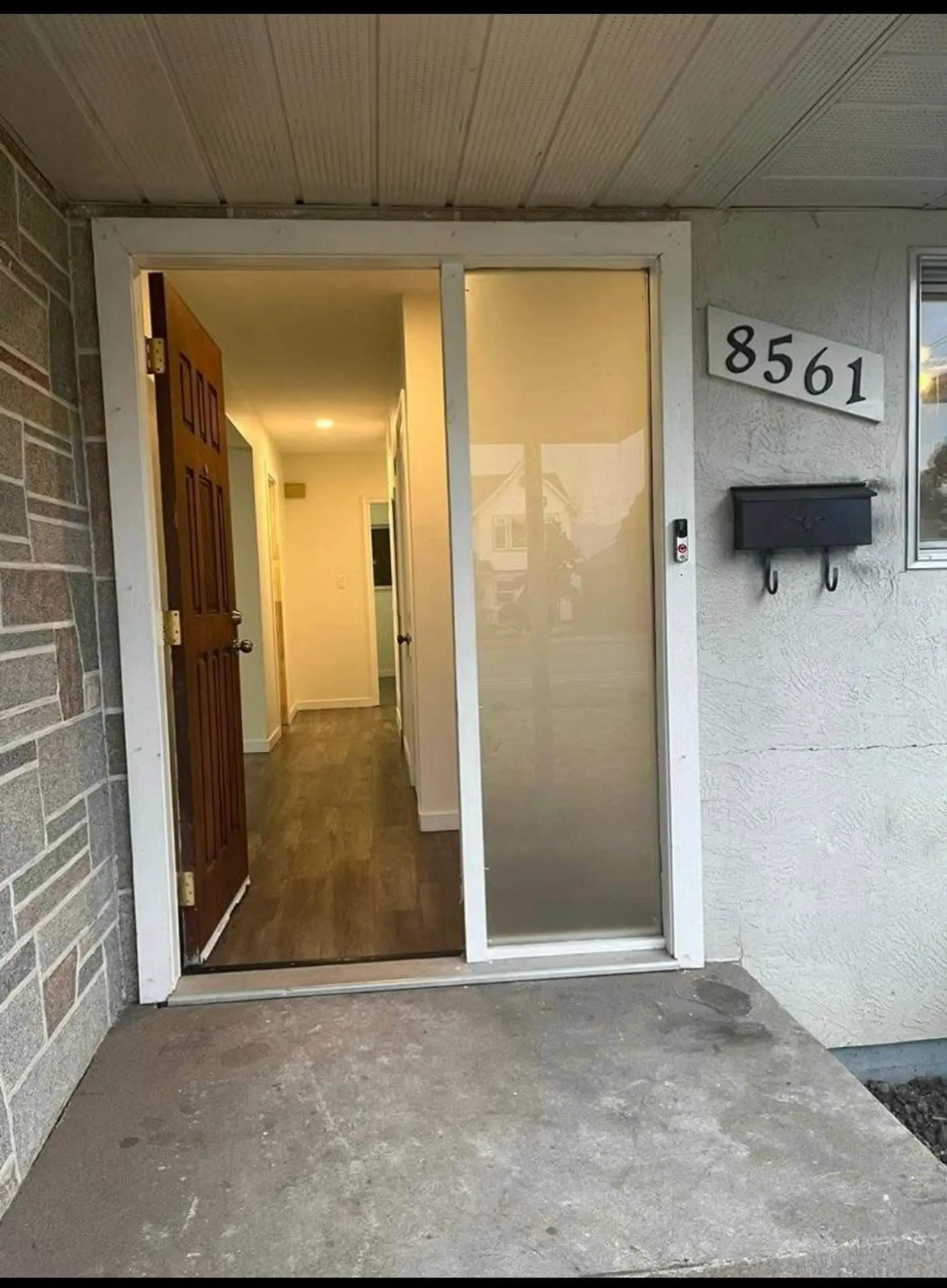 8561 Broadway - Image 7