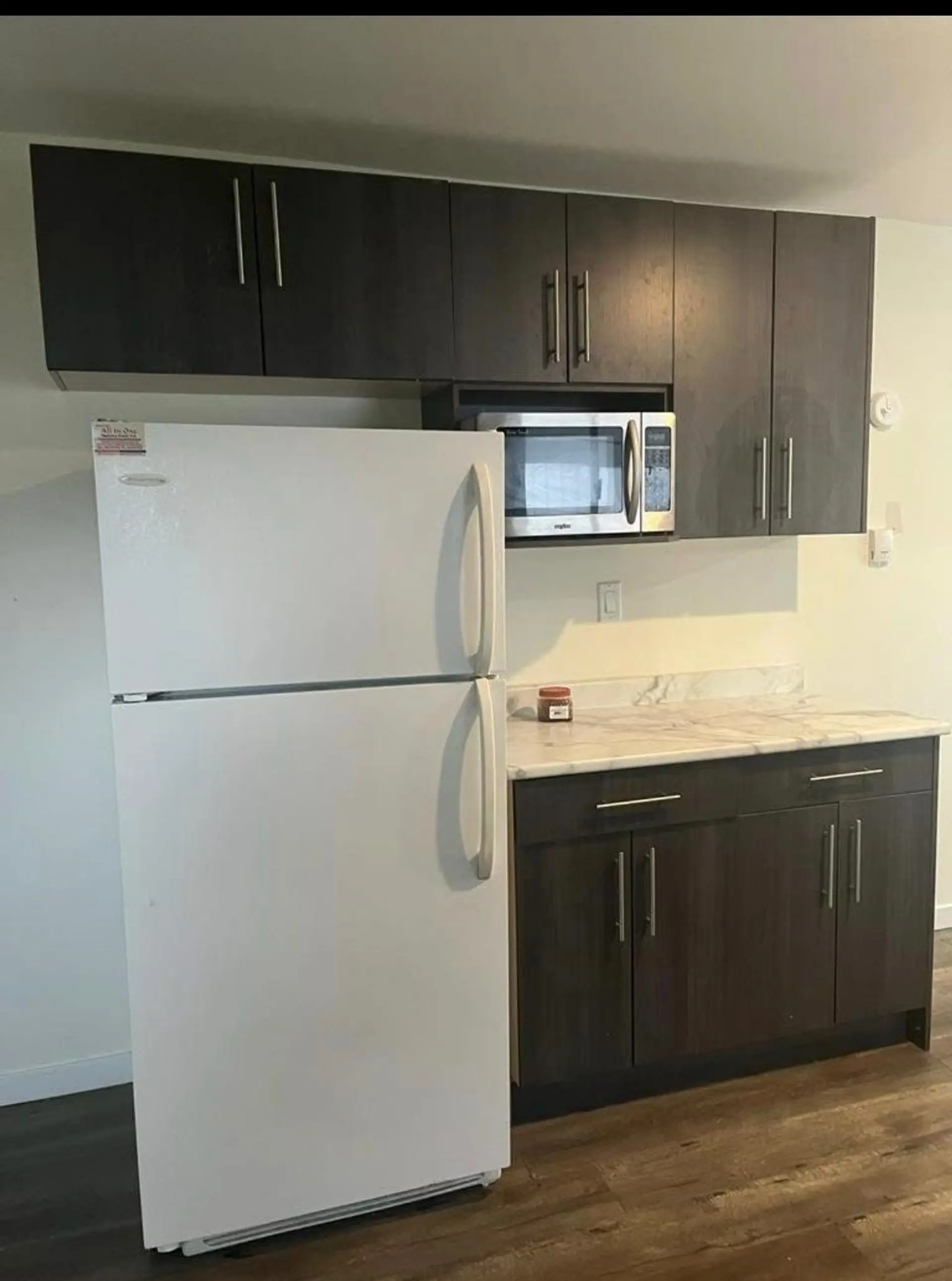 8561 Broadway - Image 10