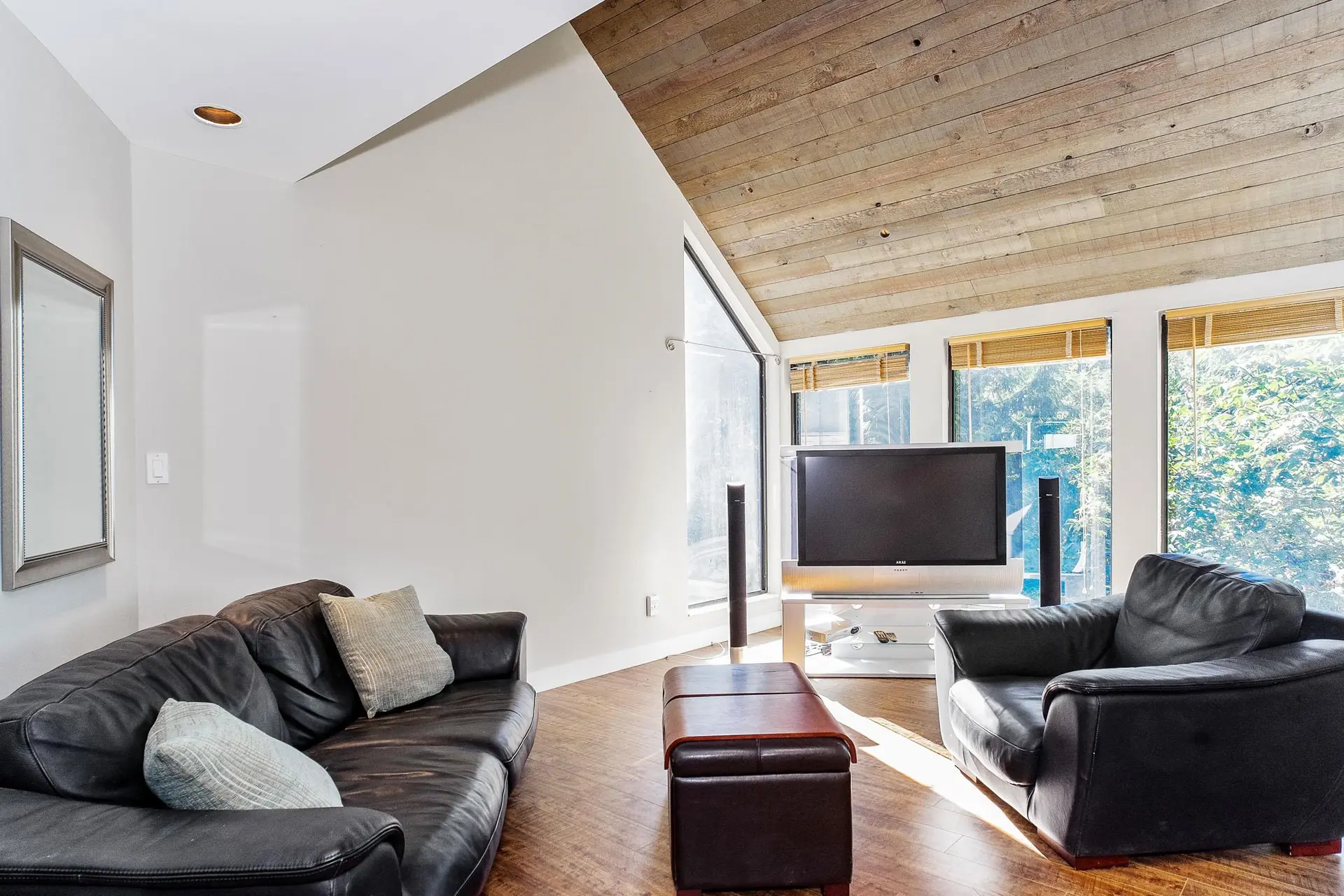 430 Bayview Road - Image 1