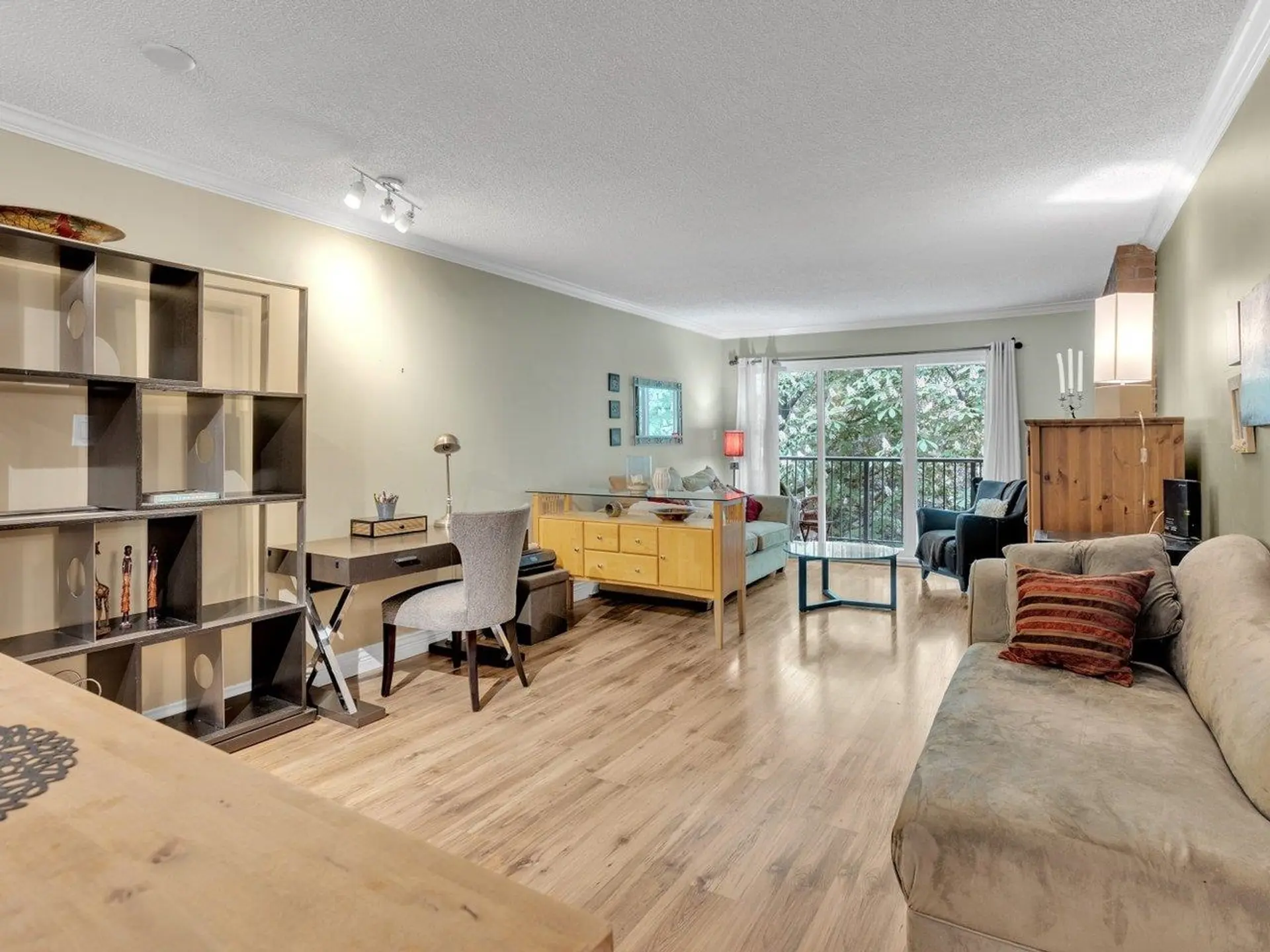 #303 1234 Pendrell Street - Image 2