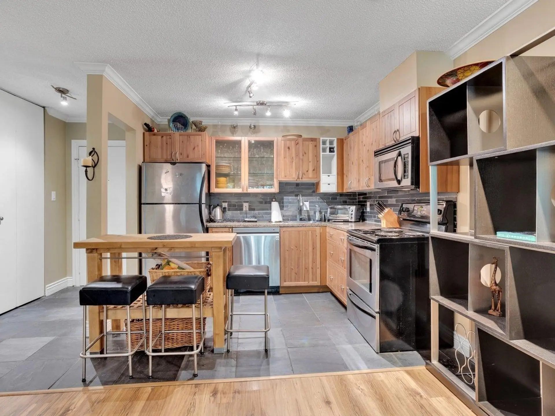 #303 1234 Pendrell Street - Image 9