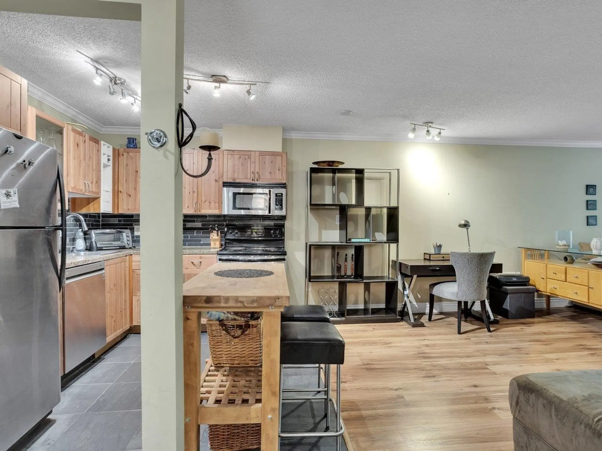 #303 1234 Pendrell Street - Image 10