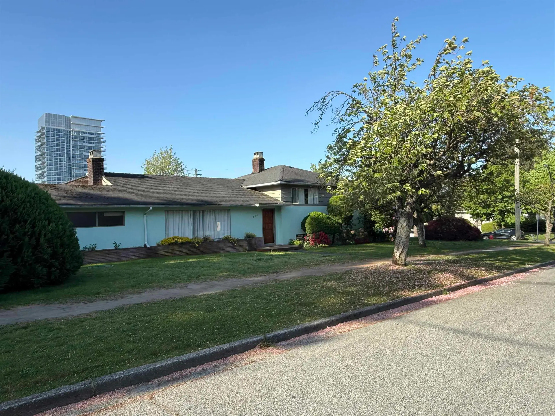 692 W 39th Avenue - Image 7