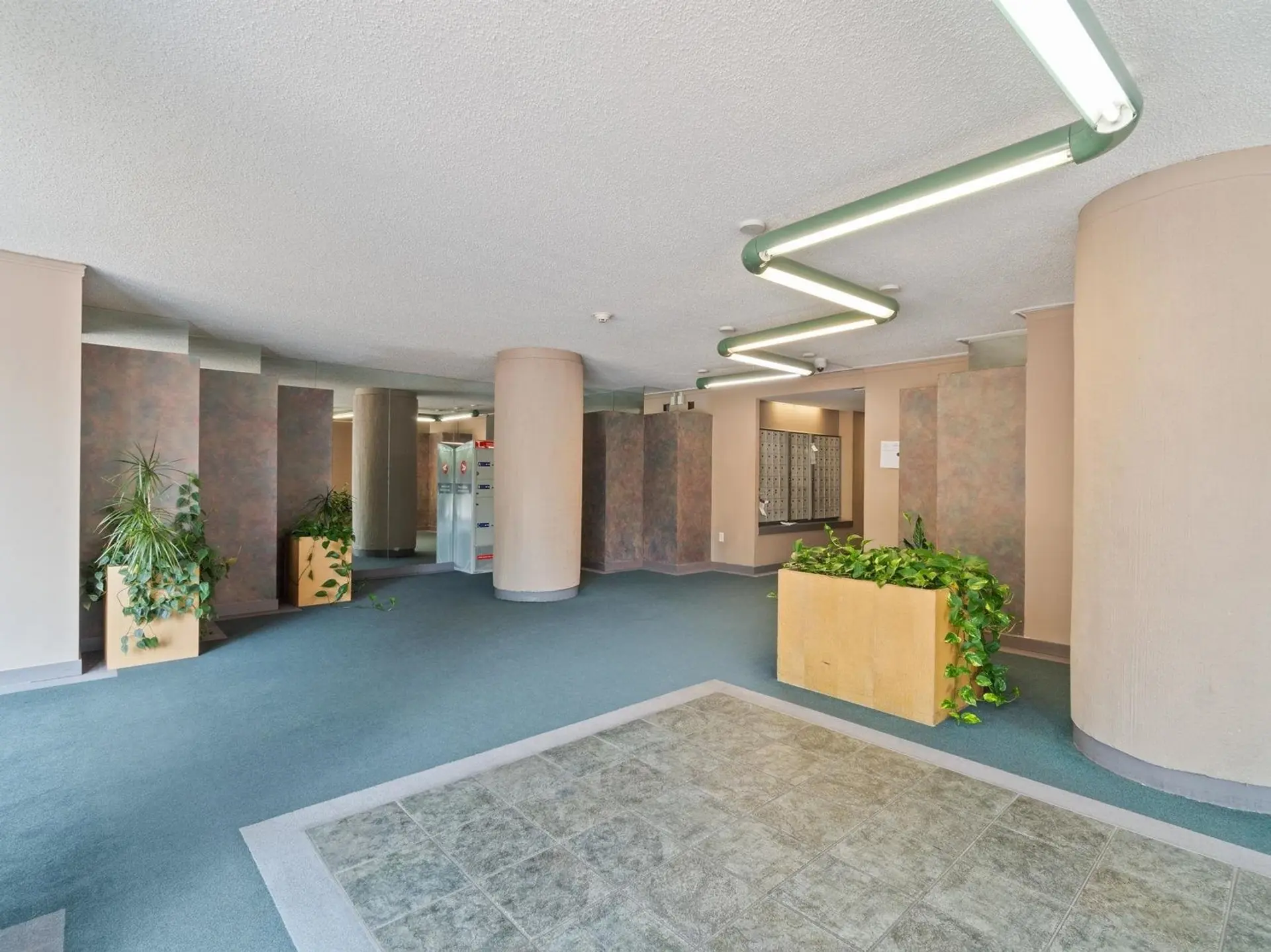#204 1026 Queens Avenue - Image 2