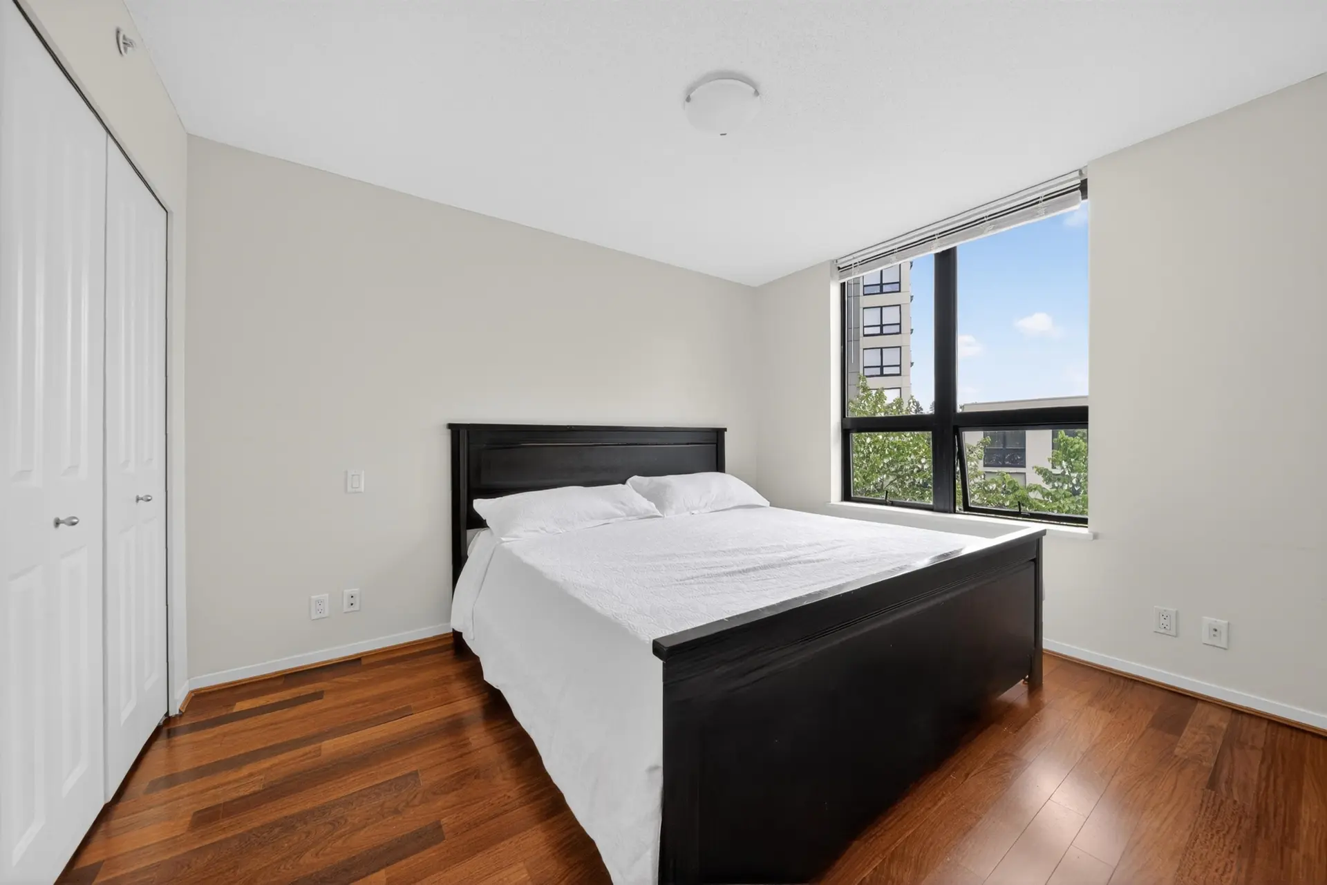 #403 3638 Vanness Avenue - Image 14