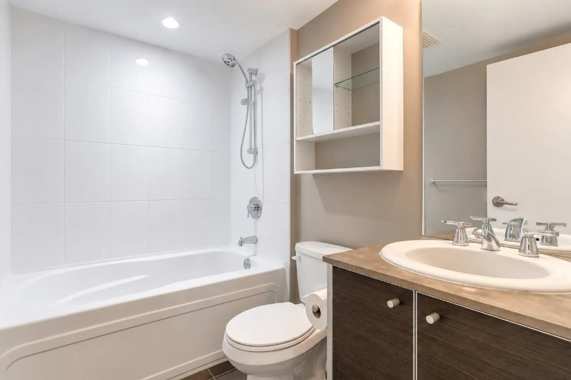 #3303 9981 Whalley Boulevard - Image 12