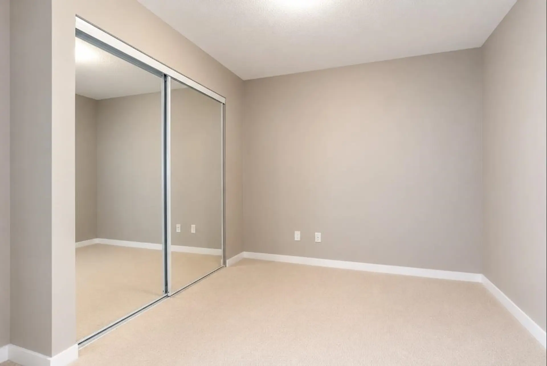 #3303 9981 Whalley Boulevard - Image 10