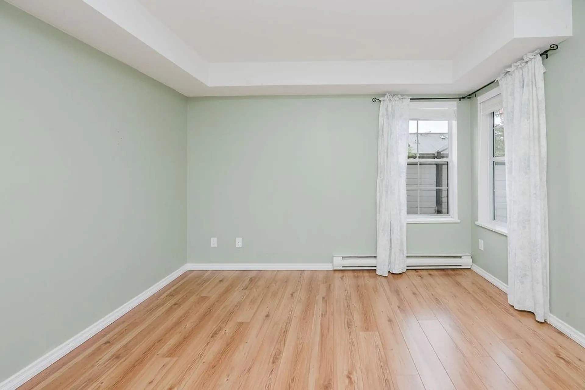 #4 689 Park Road - Image 8