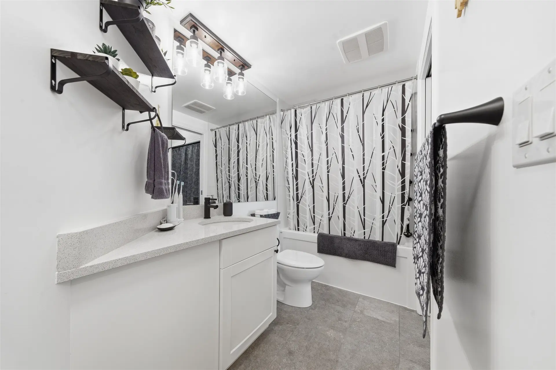 #309 2915 Glen Drive - Image 13