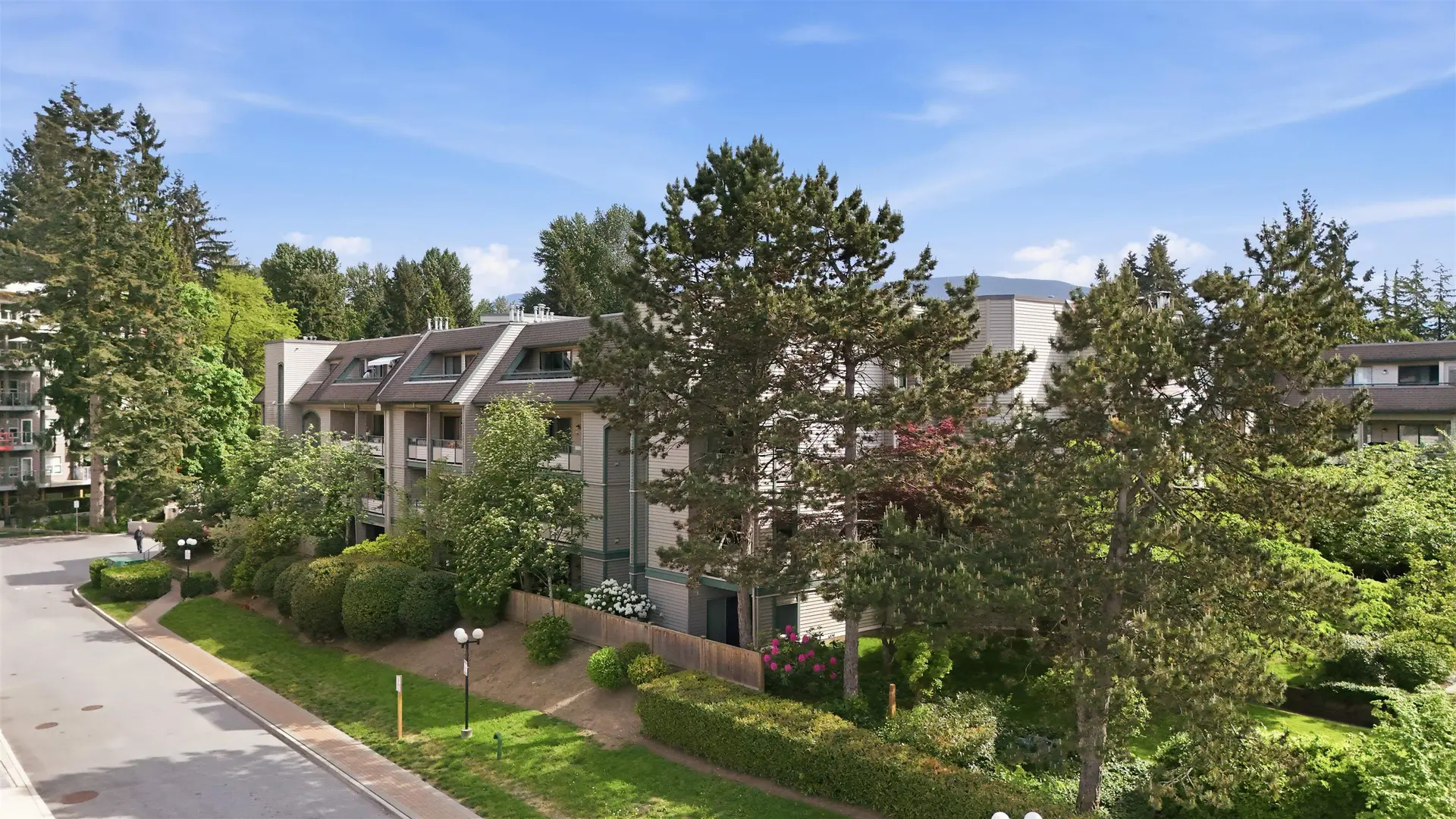 #309 2915 Glen Drive - Image 18