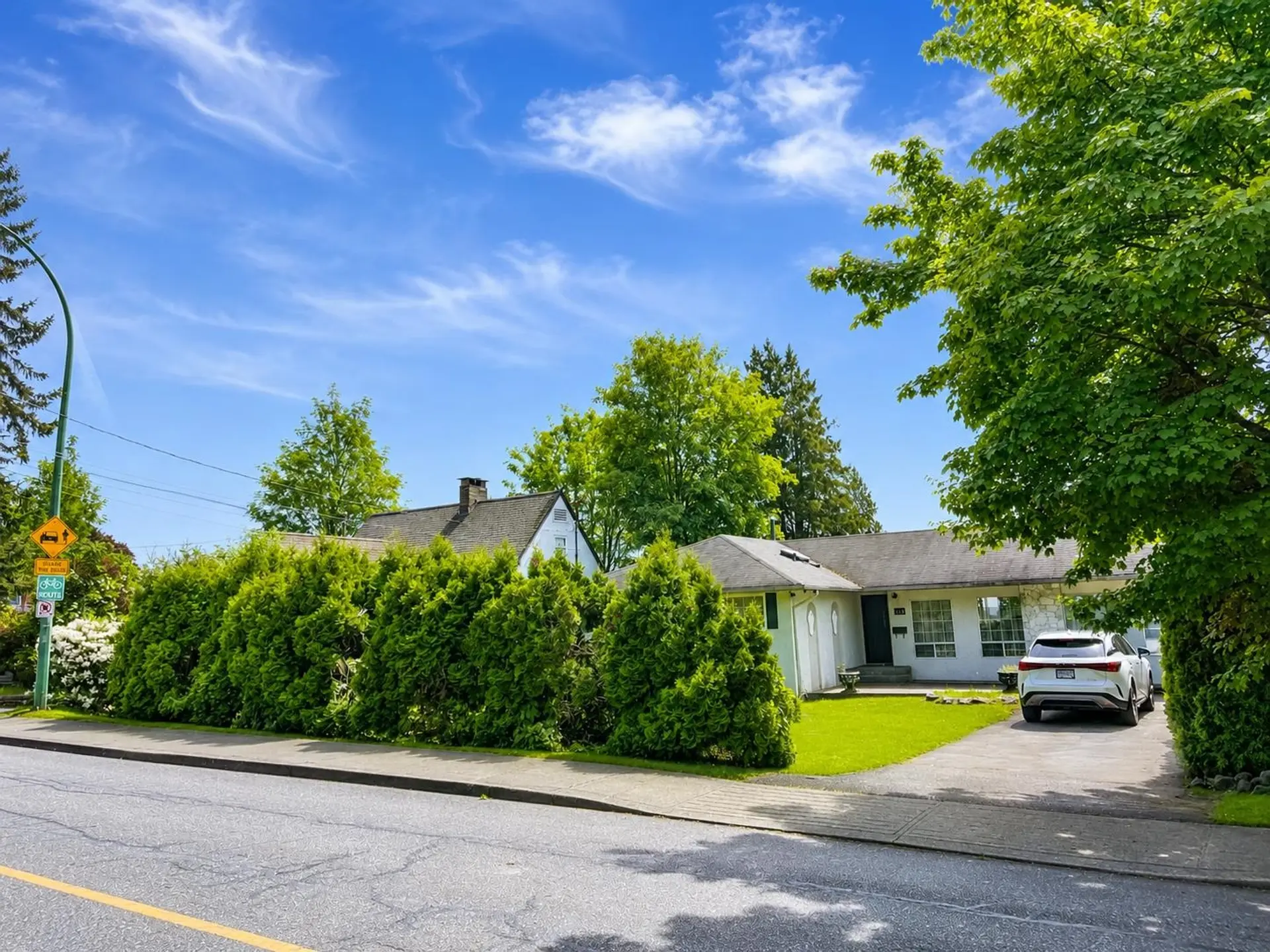810 Rochester Avenue - Image 2