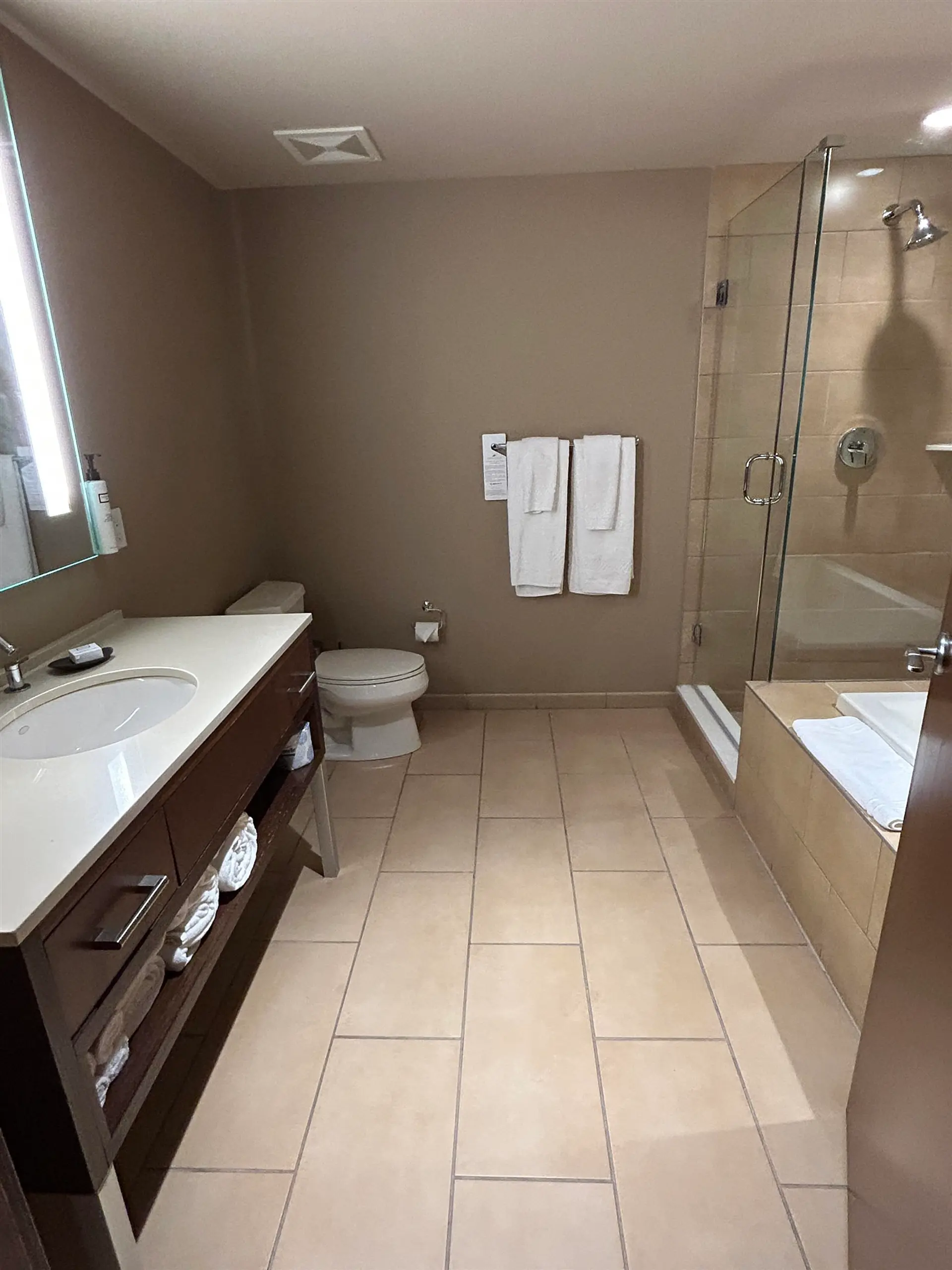 #213B 2020 London Lane - Image 4
