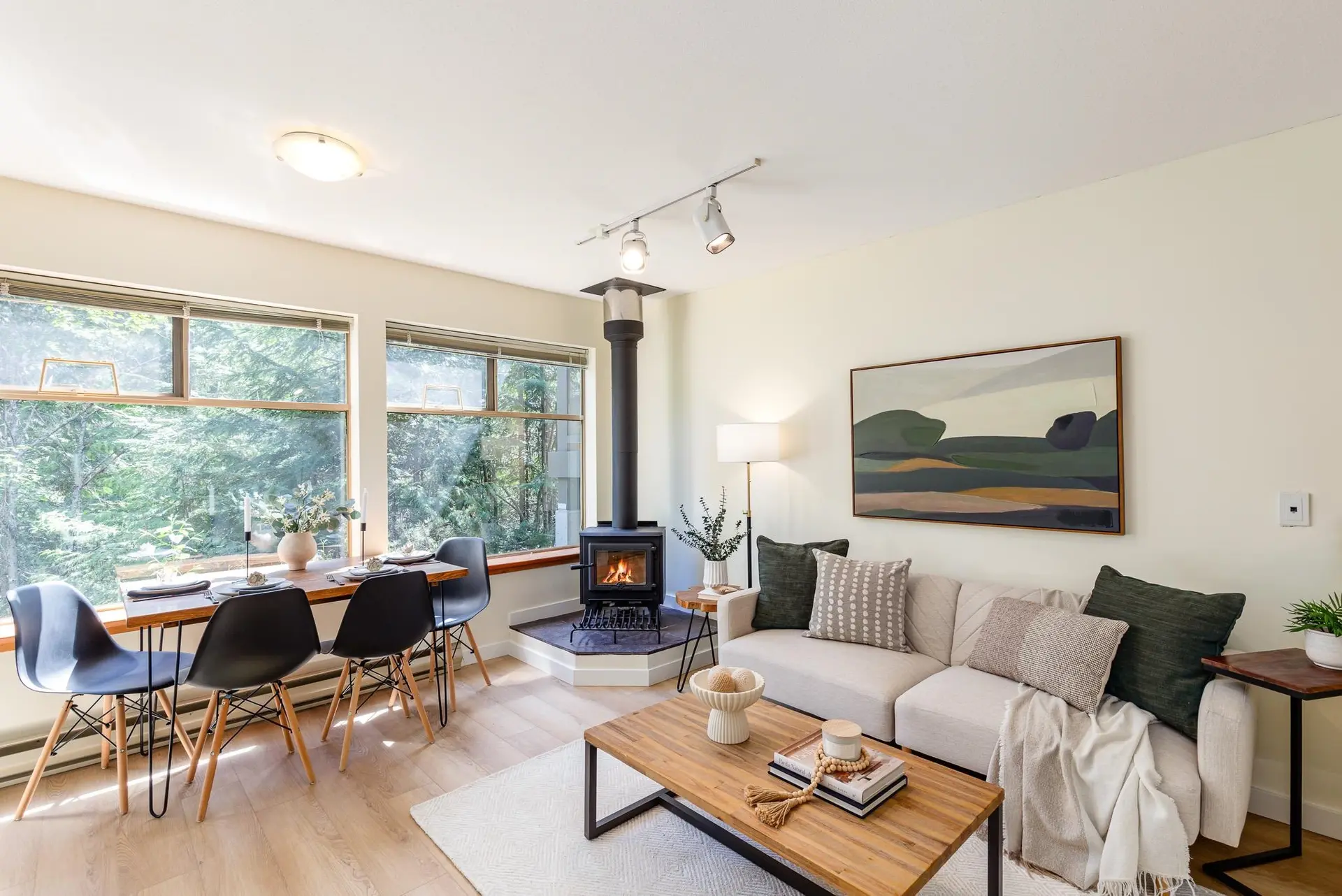 #301 3050 Hillcrest Drive - Image 2