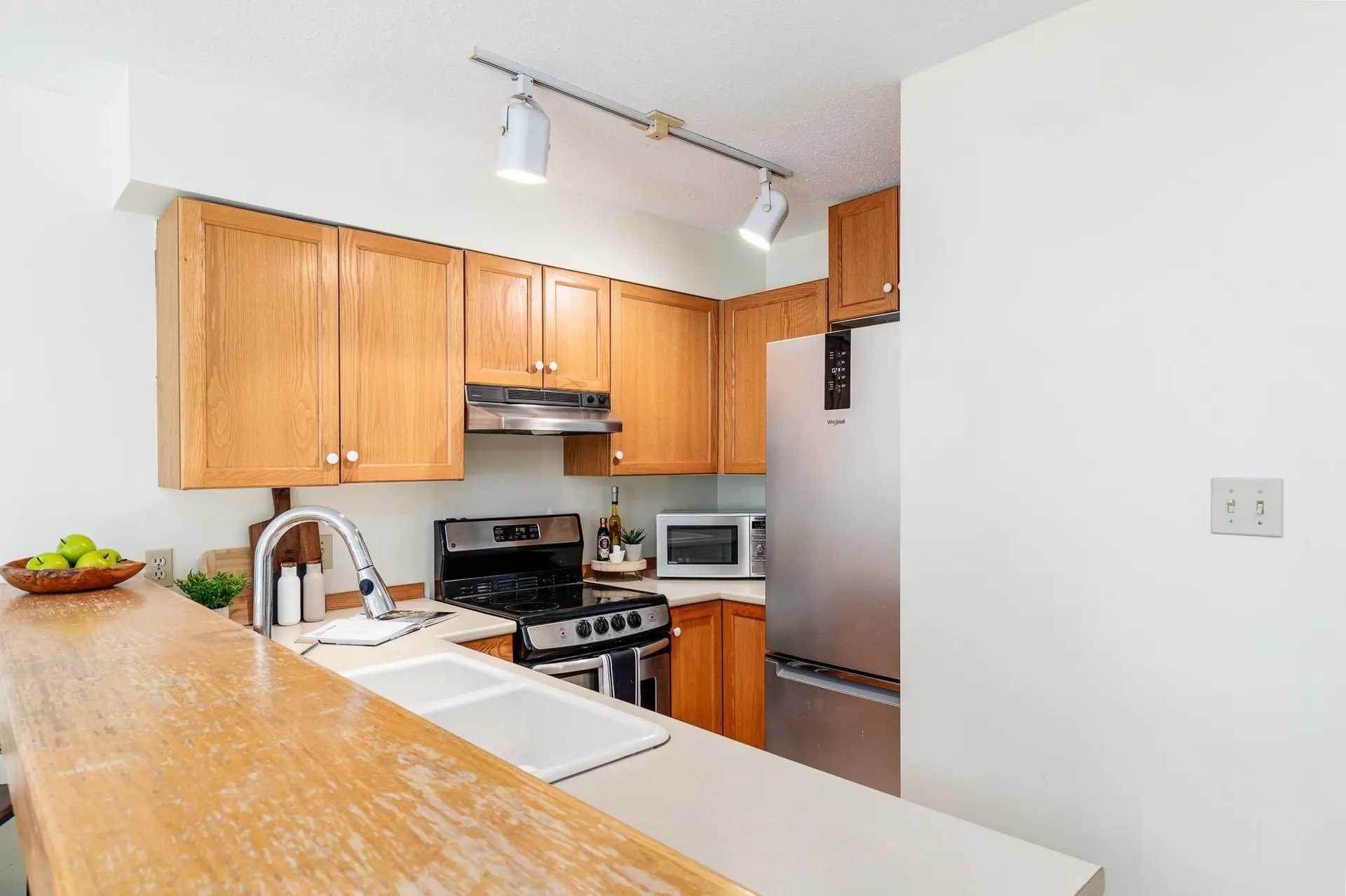 #301 3050 Hillcrest Drive - Image 6