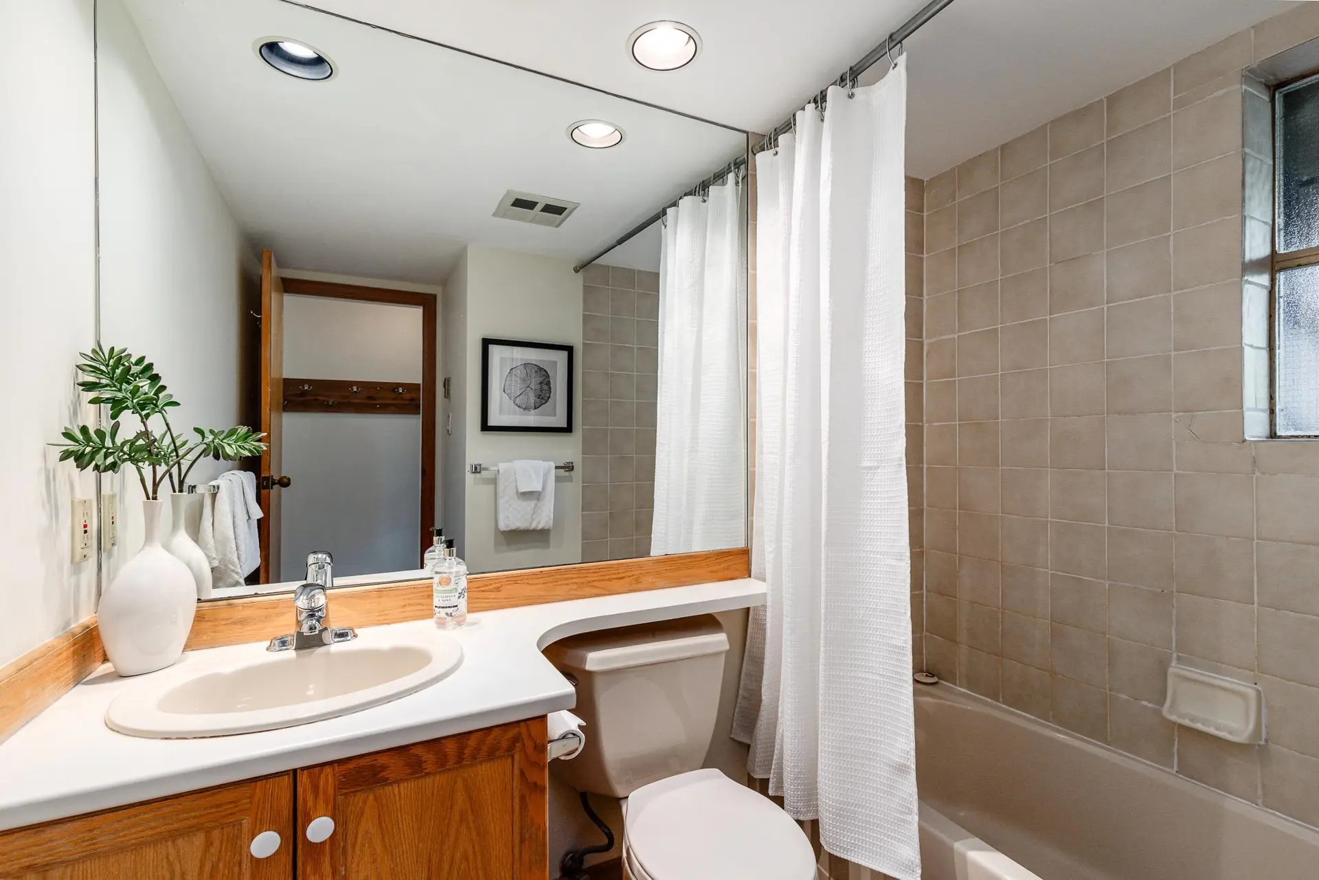 #301 3050 Hillcrest Drive - Image 8