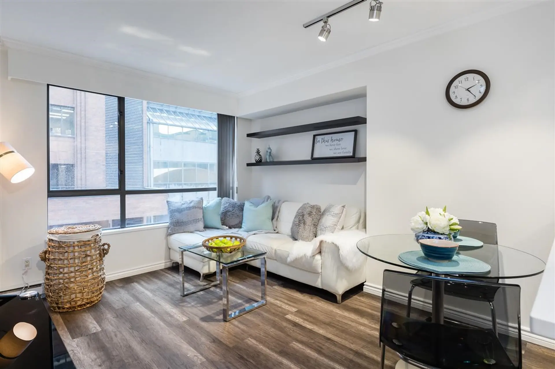 #301 1189 Howe Street - Image 2