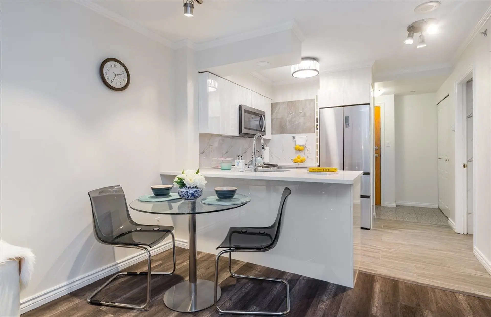 #301 1189 Howe Street - Image 5