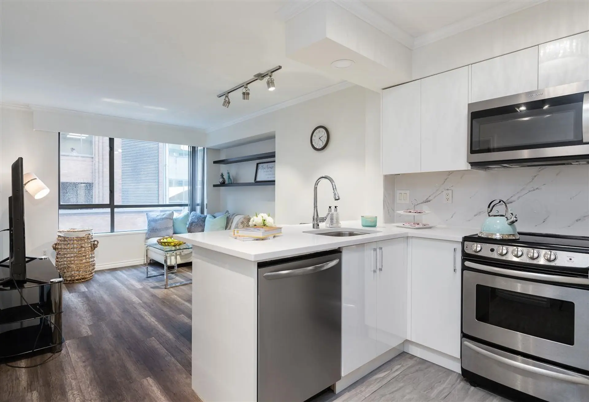#301 1189 Howe Street - Image 8