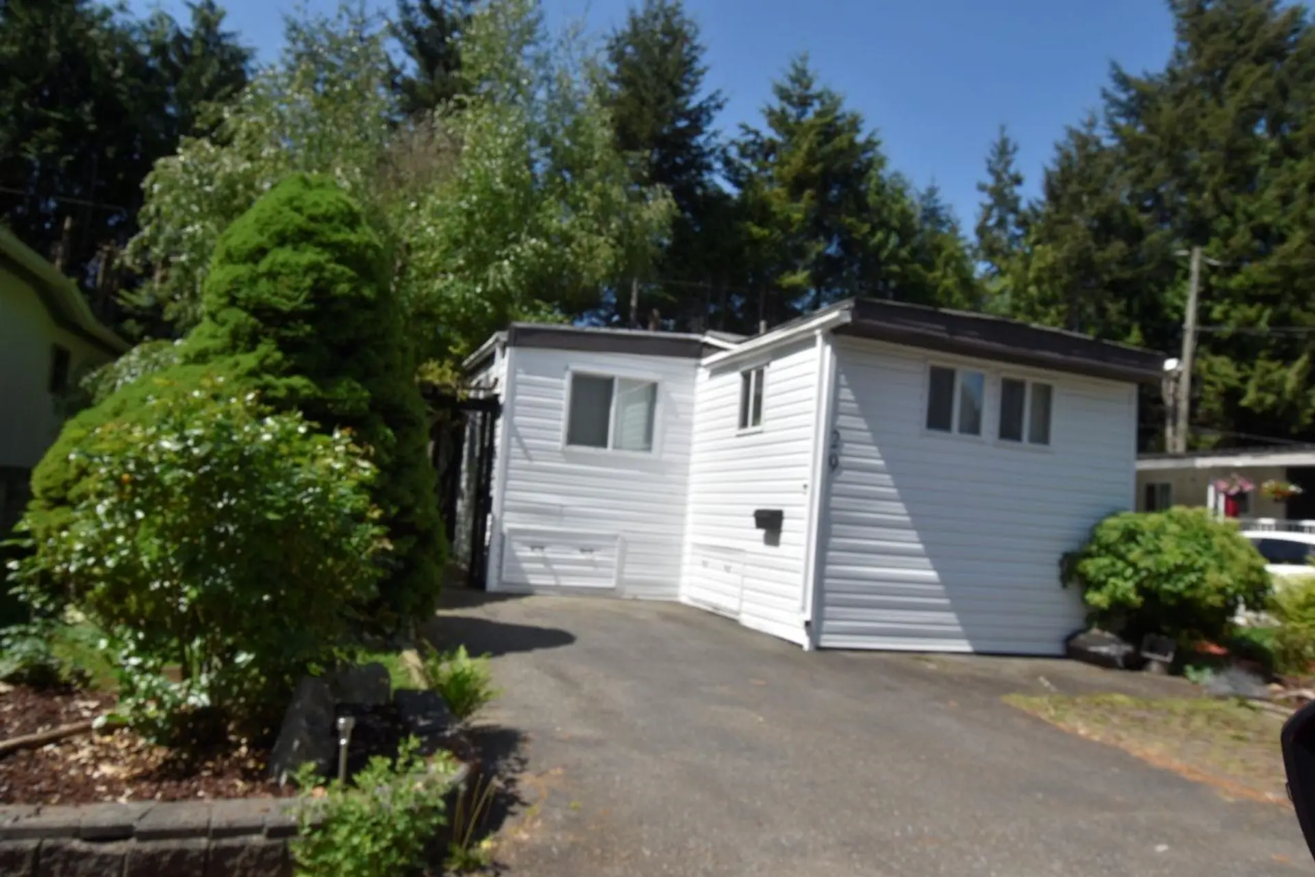 #29 6571 King George Boulevard - Image 1