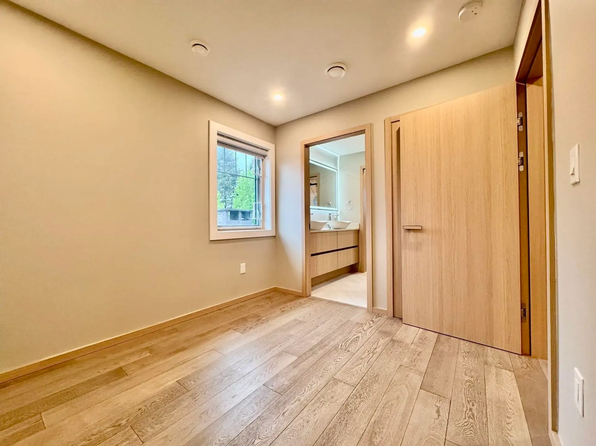 5218 Rupert Street - Image 12