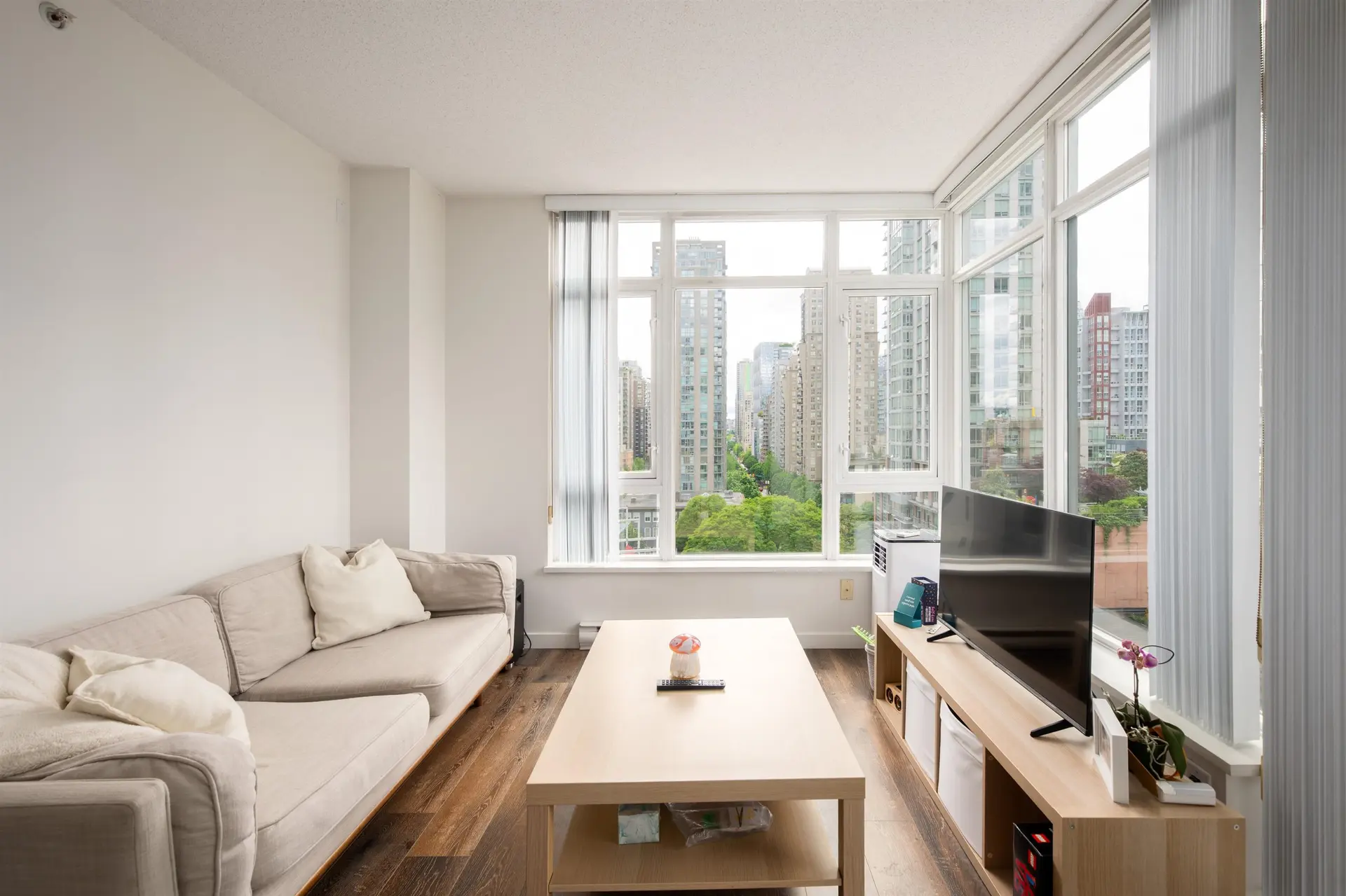 #801 480 Robson Street - Image 6