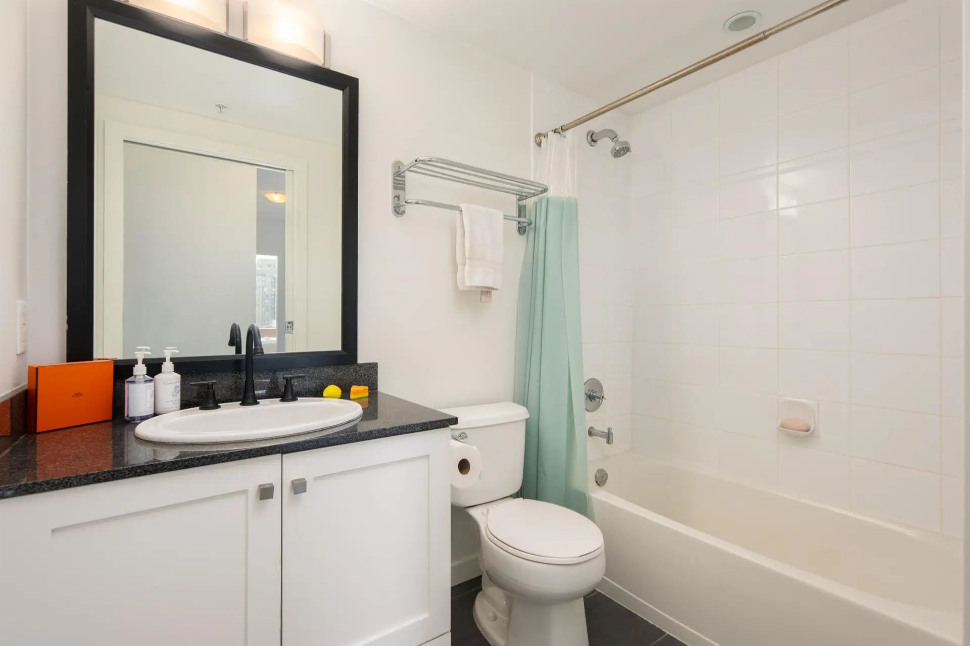#801 480 Robson Street - Image 16