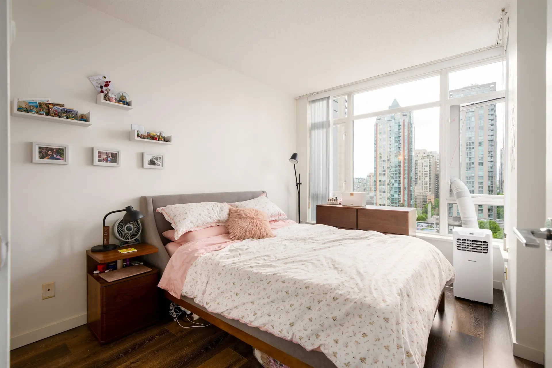 #801 480 Robson Street - Image 12